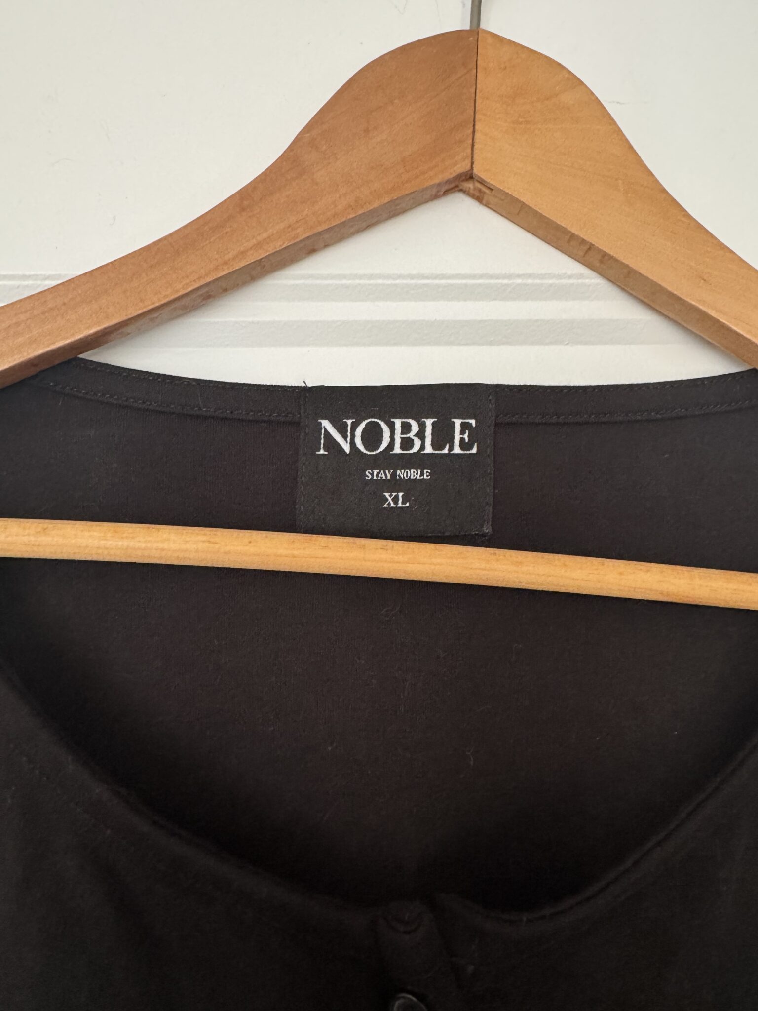 Image for Cardigan noir Noble