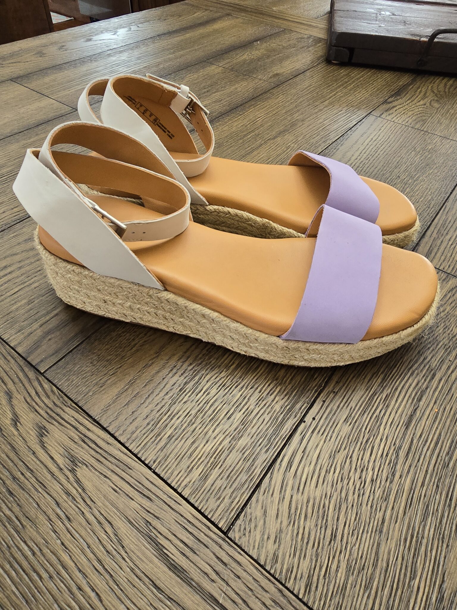 Featured image for CLARKS SANDALE NEUVE