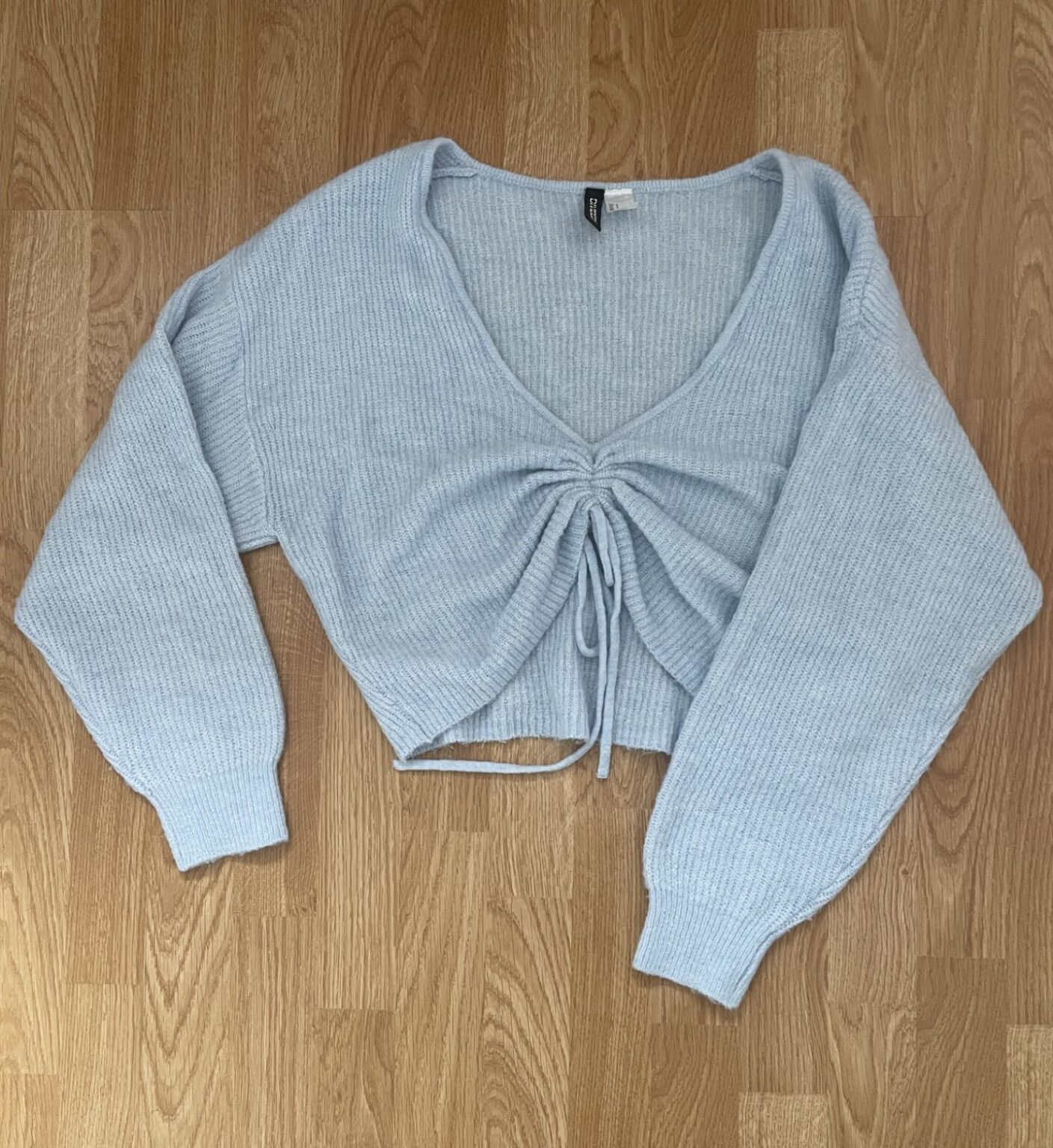 Featured image for Long-sleeved blue wool cardigan