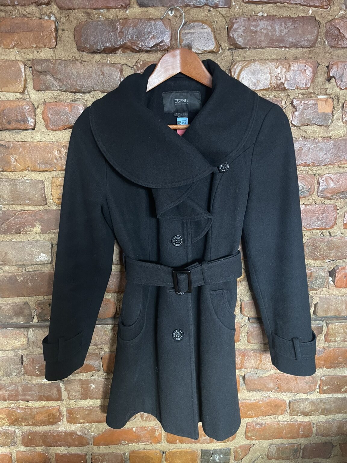 Featured image for Manteau en laine noire automne/printemps Esprit