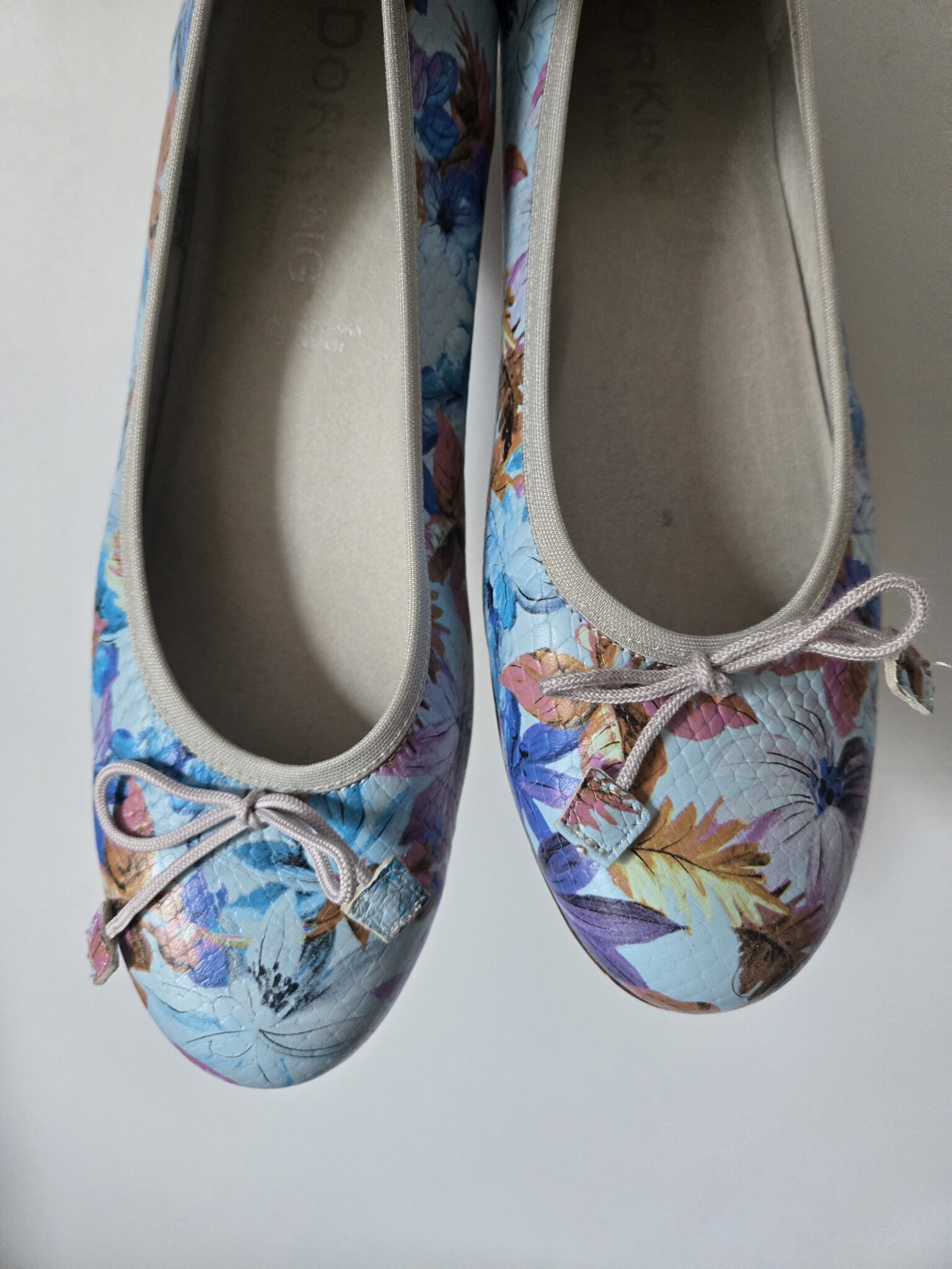 Featured image for DORKING light blue ballerinas with flowers