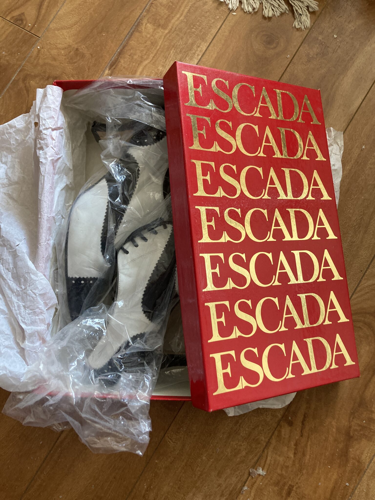 Image for Escarpin 51/2 Escada neuves
