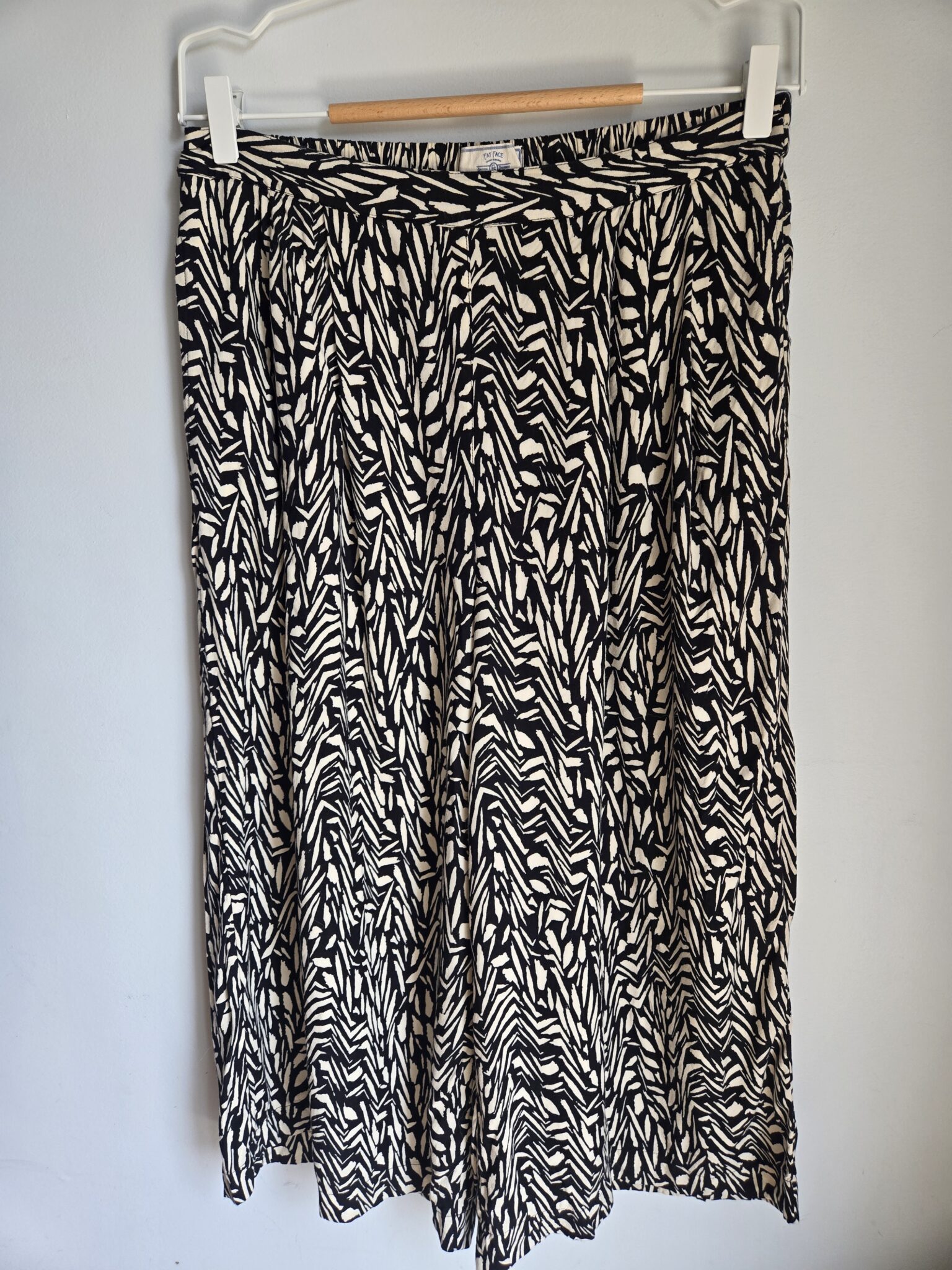 Featured image for FAT FACE wide, flowing trousers