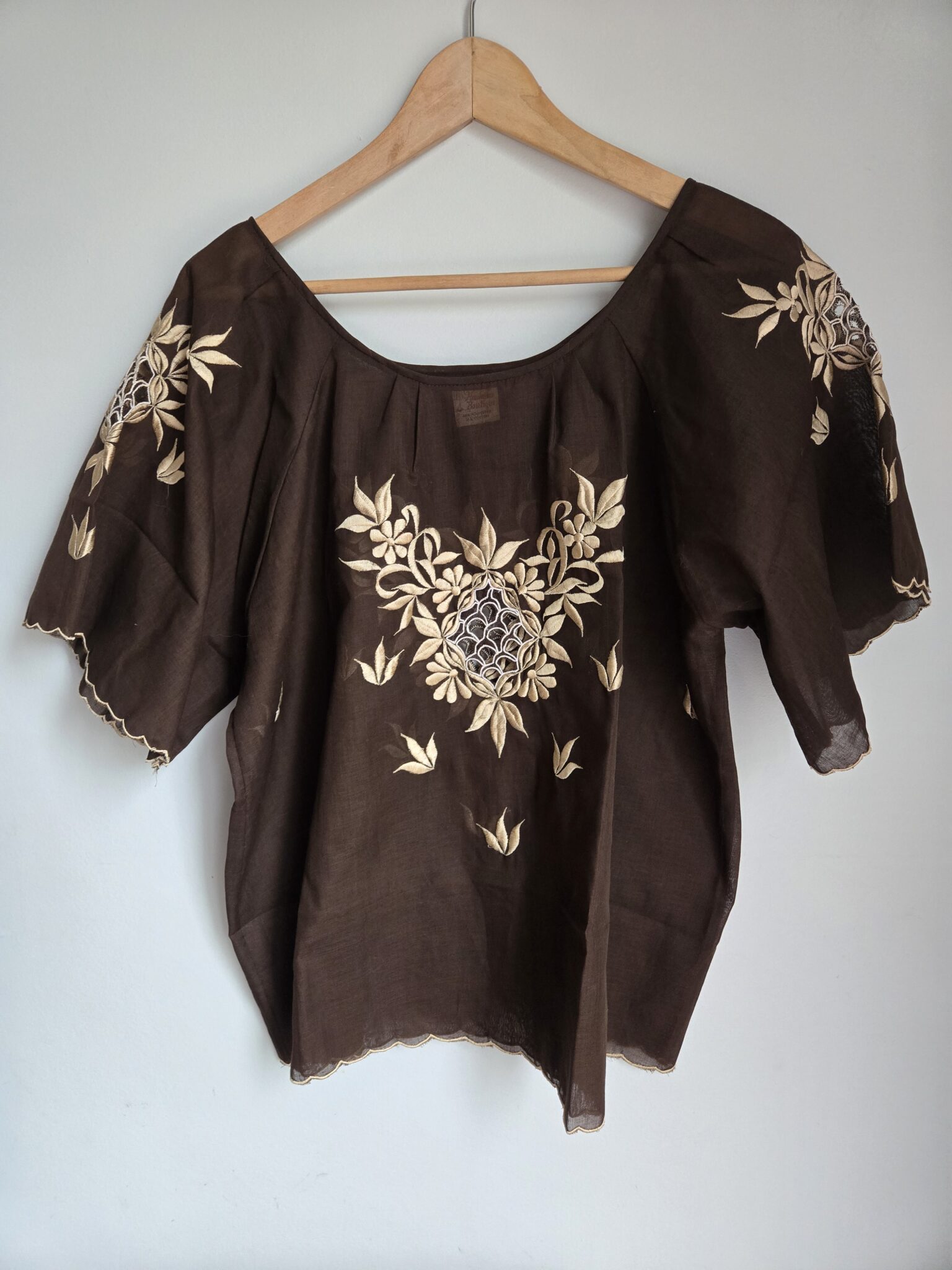 Featured image for HAWAIIAN BOUTIQUE light brown blouse