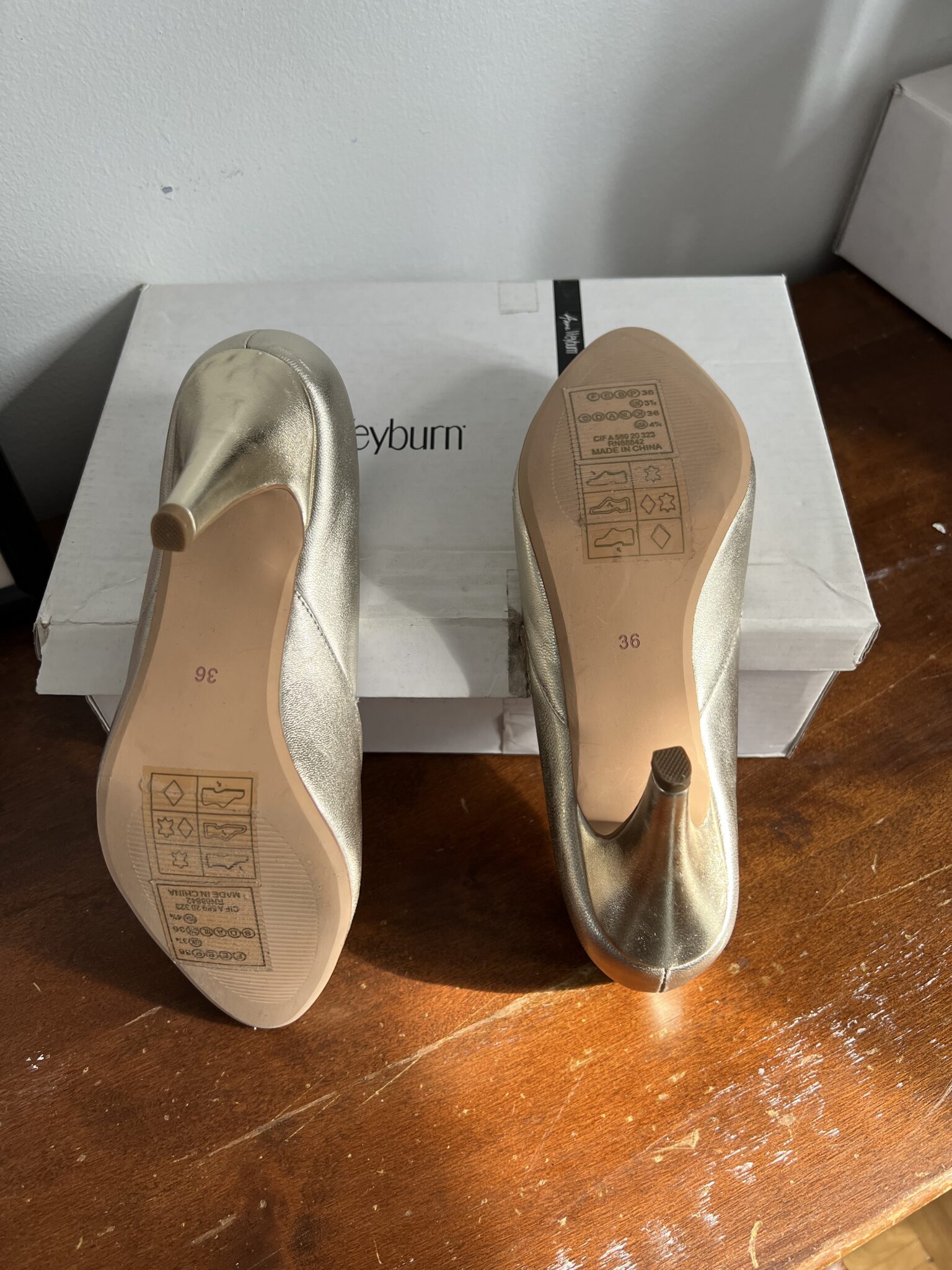 Image for Anne Weyburn golden shoes with heels