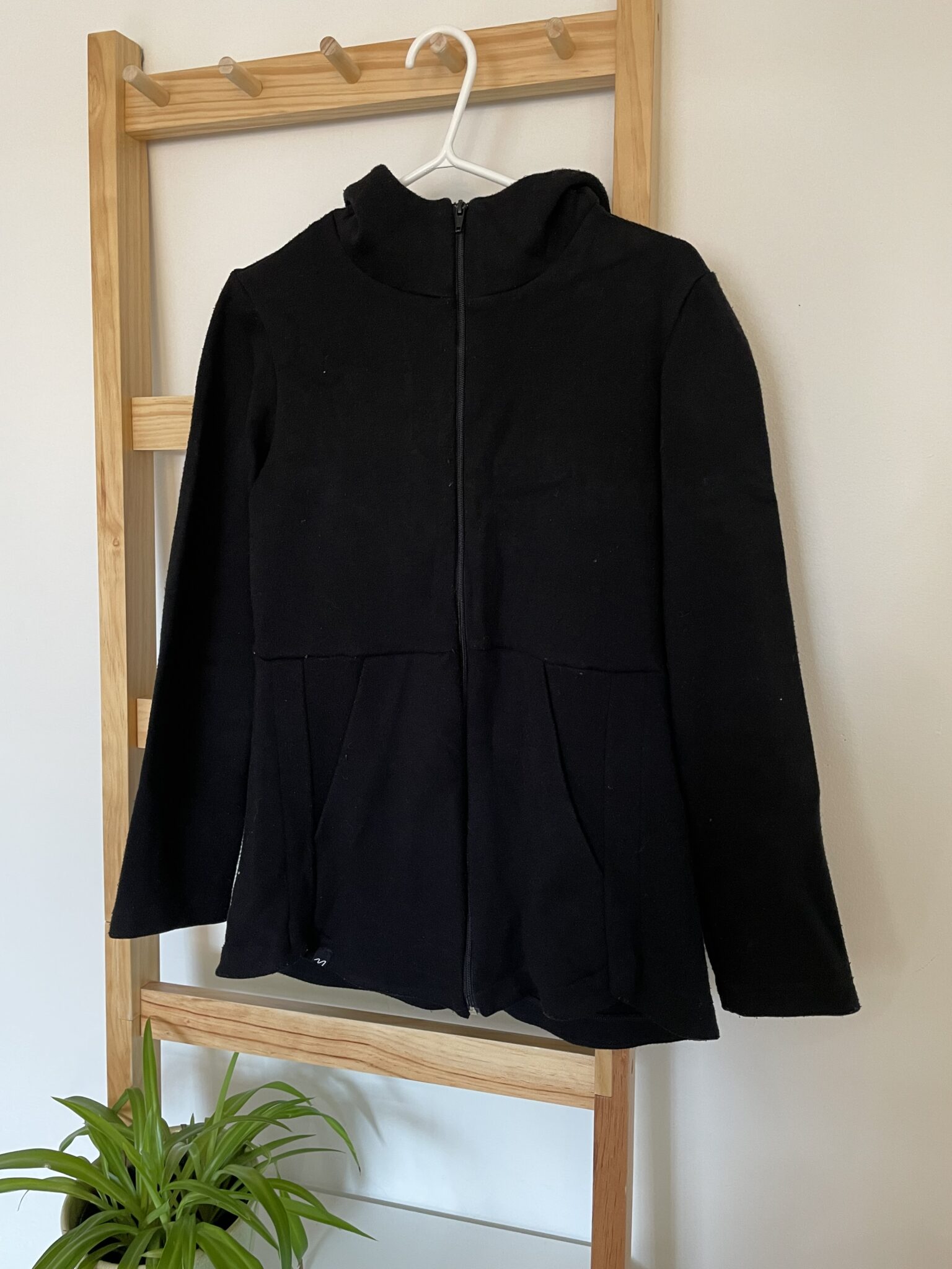 Featured image for Veste à capuchon noire Moov Activewear small