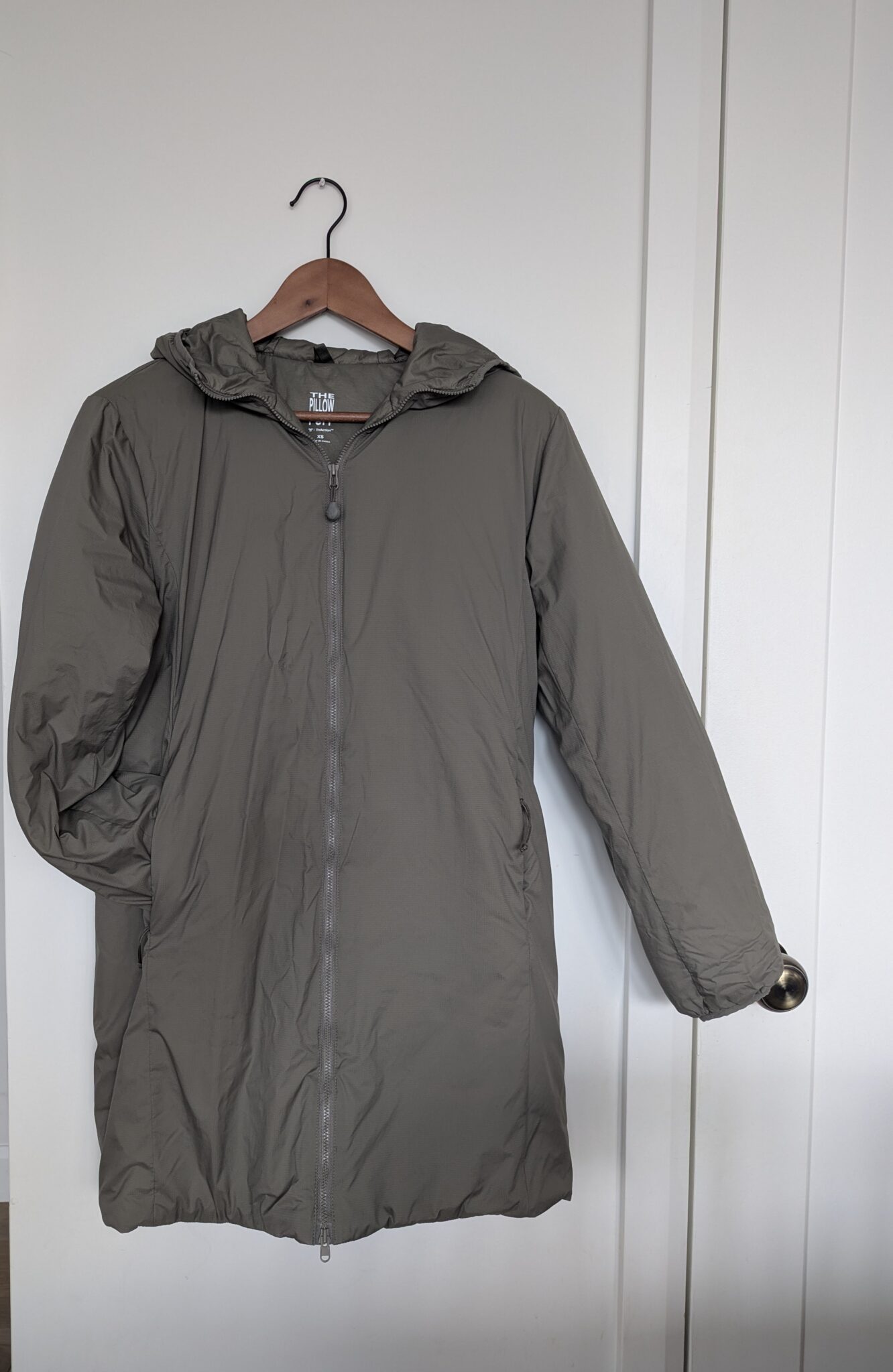 Featured image for Manteau mi-saison femme Aritzia The Pillow Puff XS