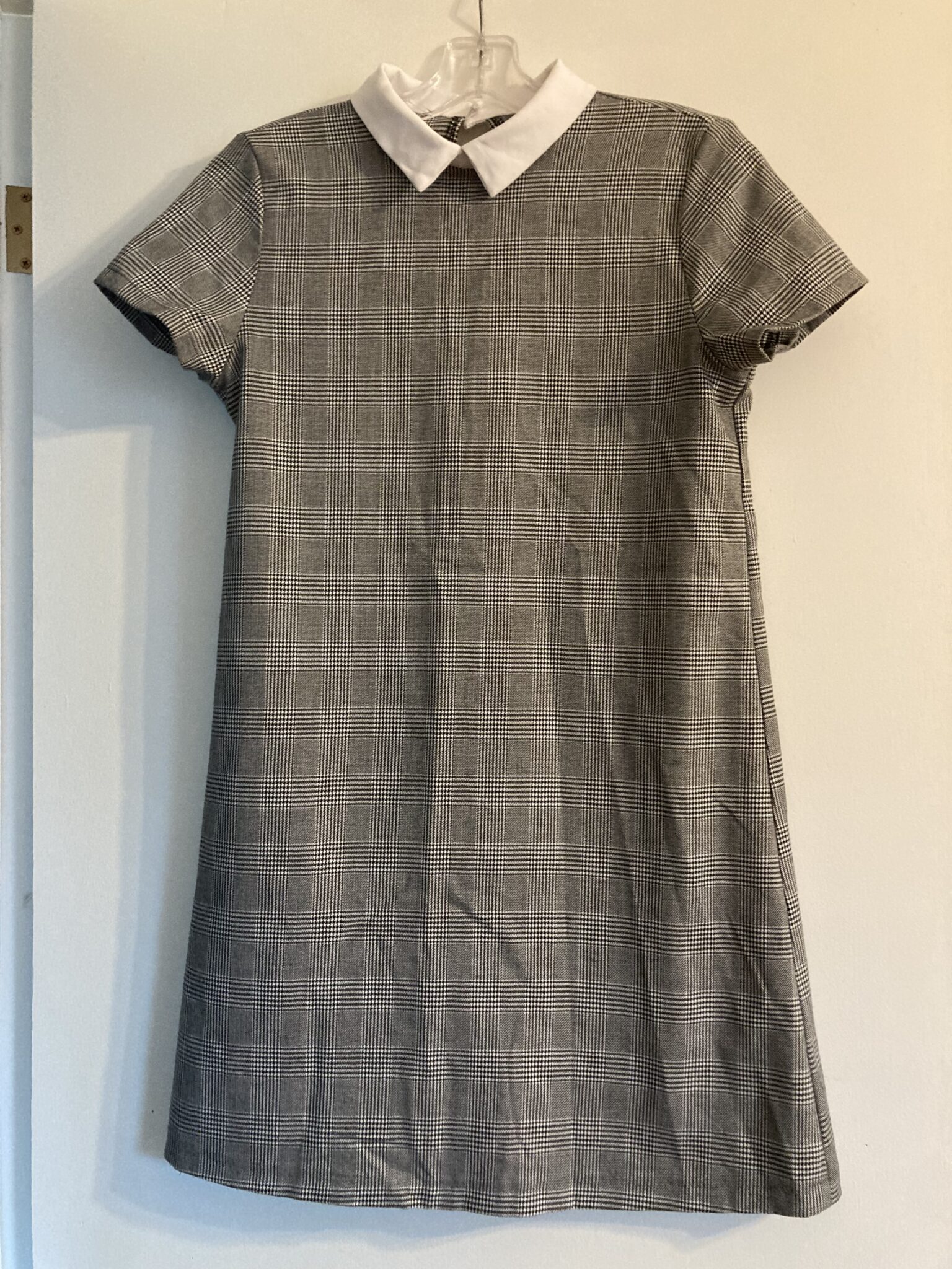 Featured image for Short dress with collar