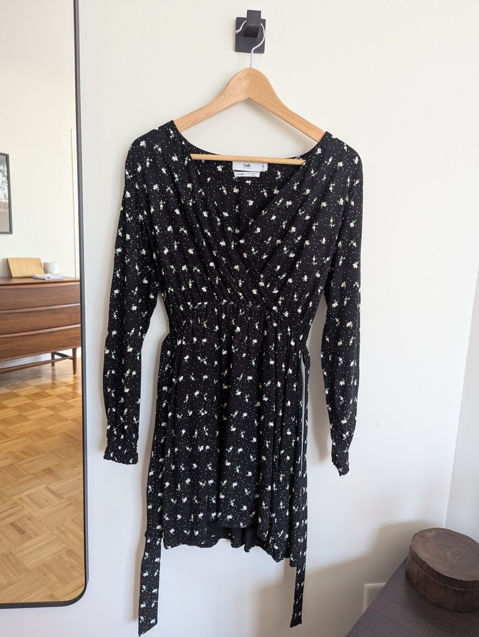 Featured image for Robe cache-coeur fleurie