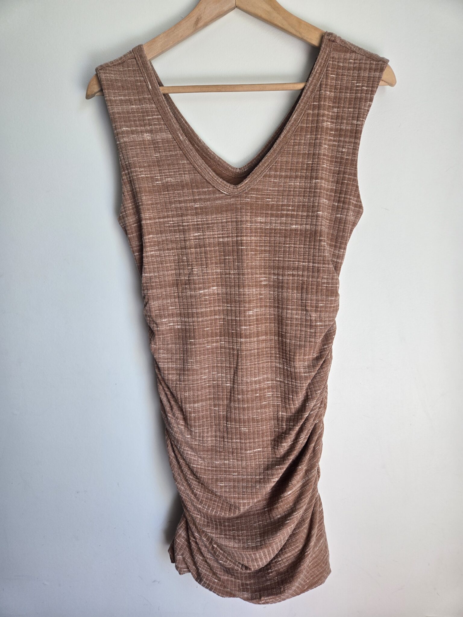 Featured image for LE CHÂTEAU figure-hugging dress