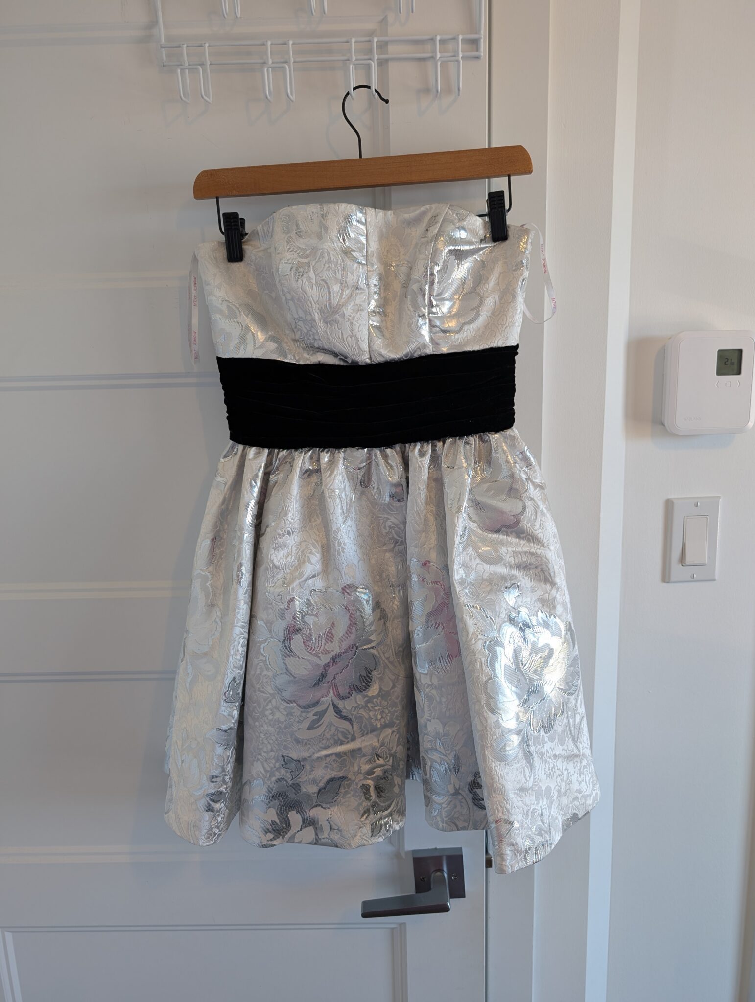 Featured image for Betsey Johnson/Robe argentée Sz 4
