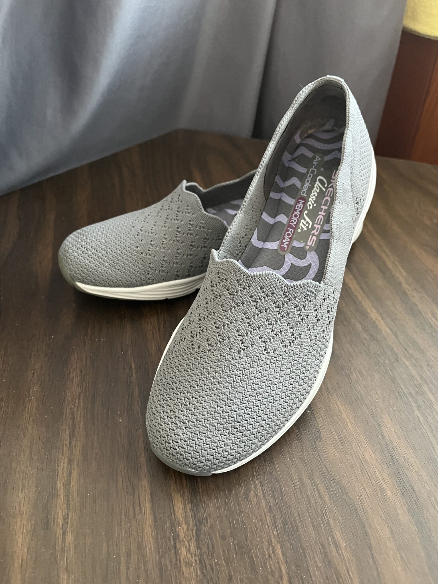Featured image for Souliers gris - Skechers