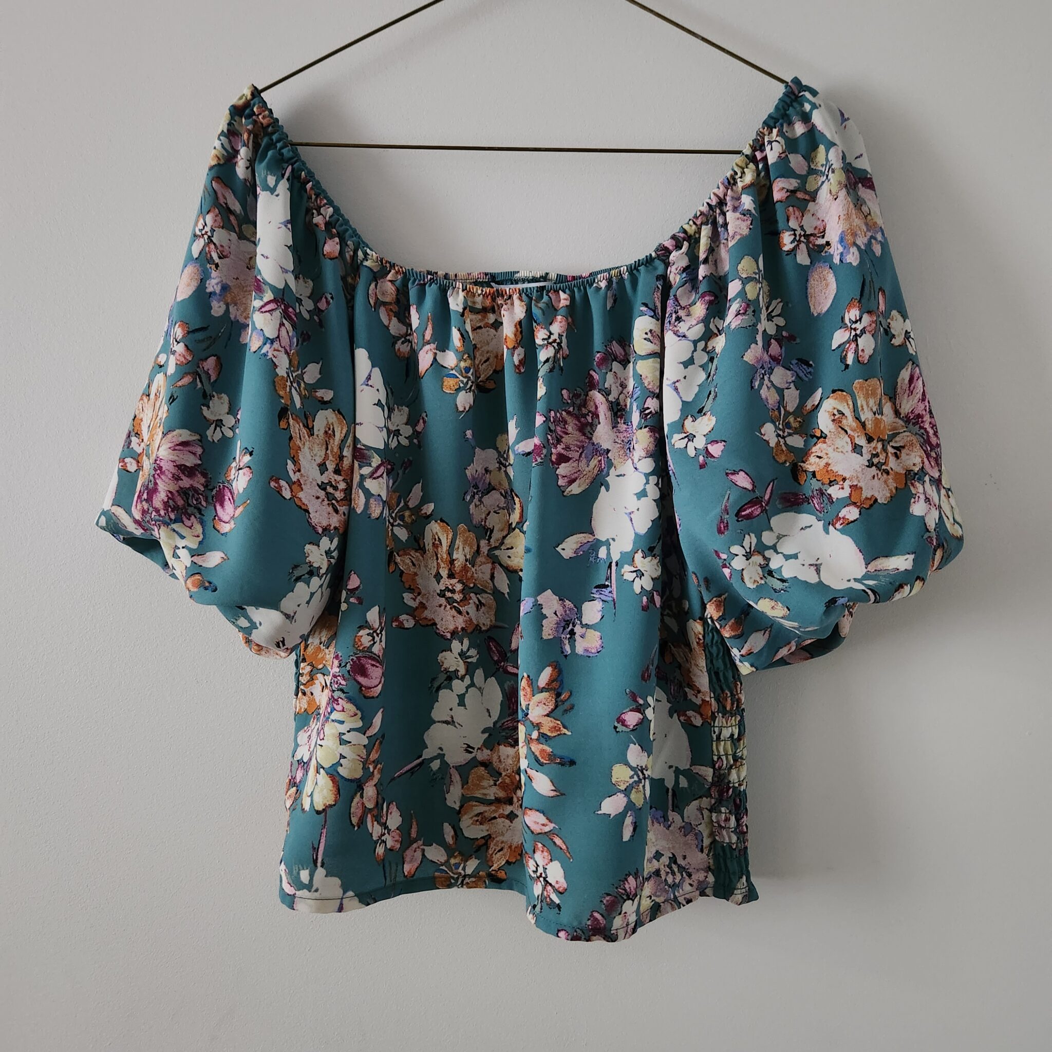 Featured image for Blouse with puffed sleeves