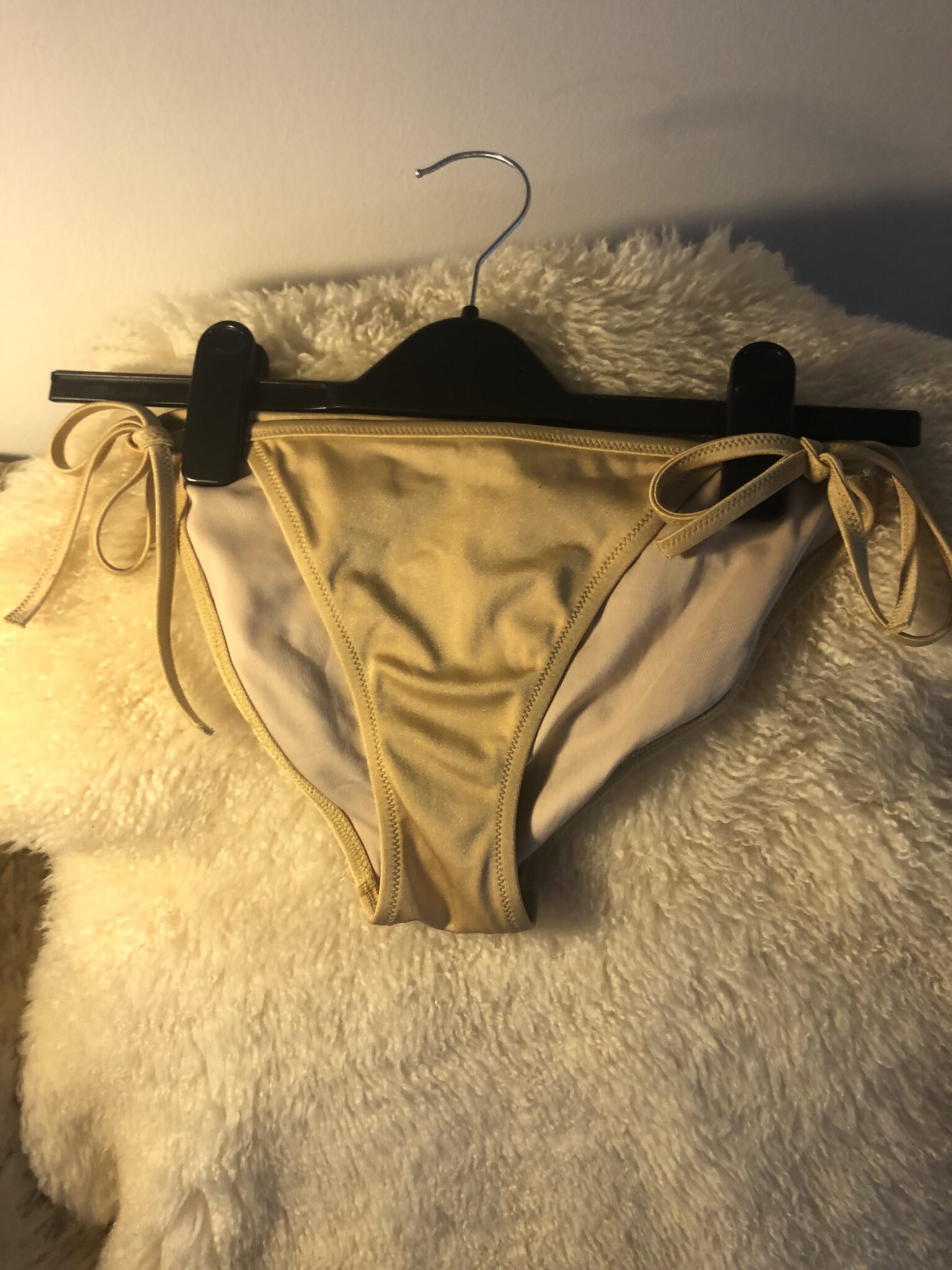Featured image for Bas de bikini 👙 victoria secret gold small