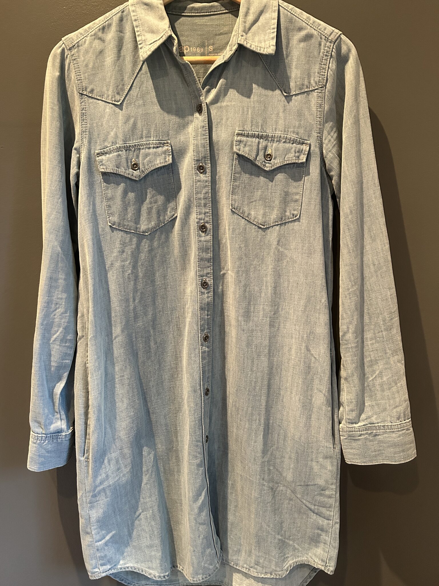 Featured image for Robe chemise denim clair