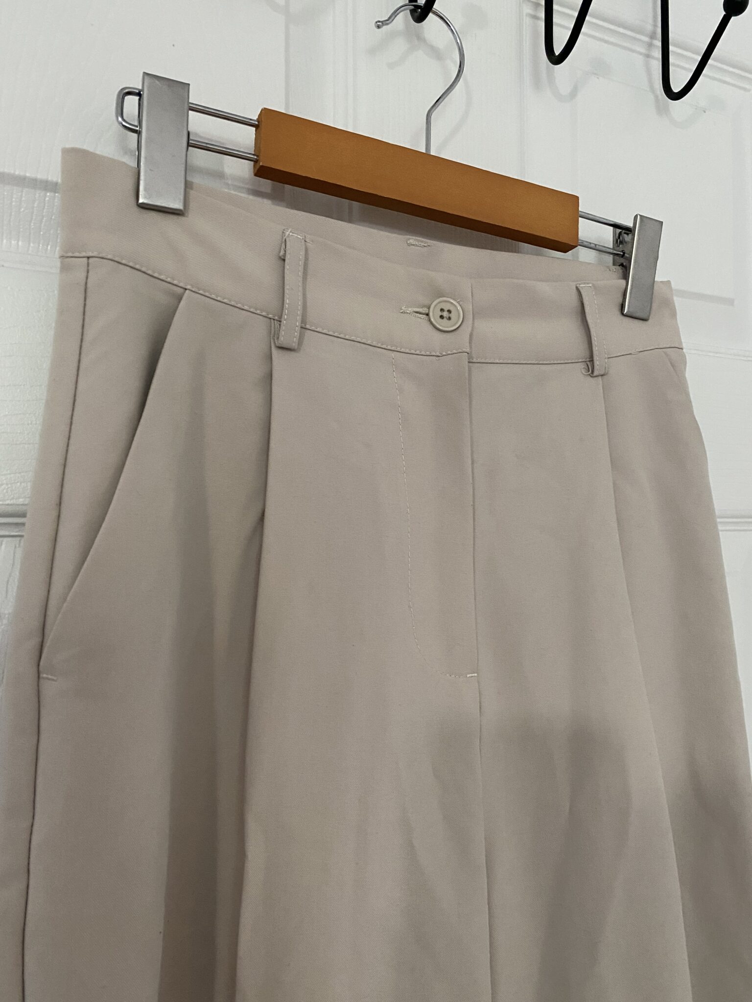Featured image for Pantalon beige Garage