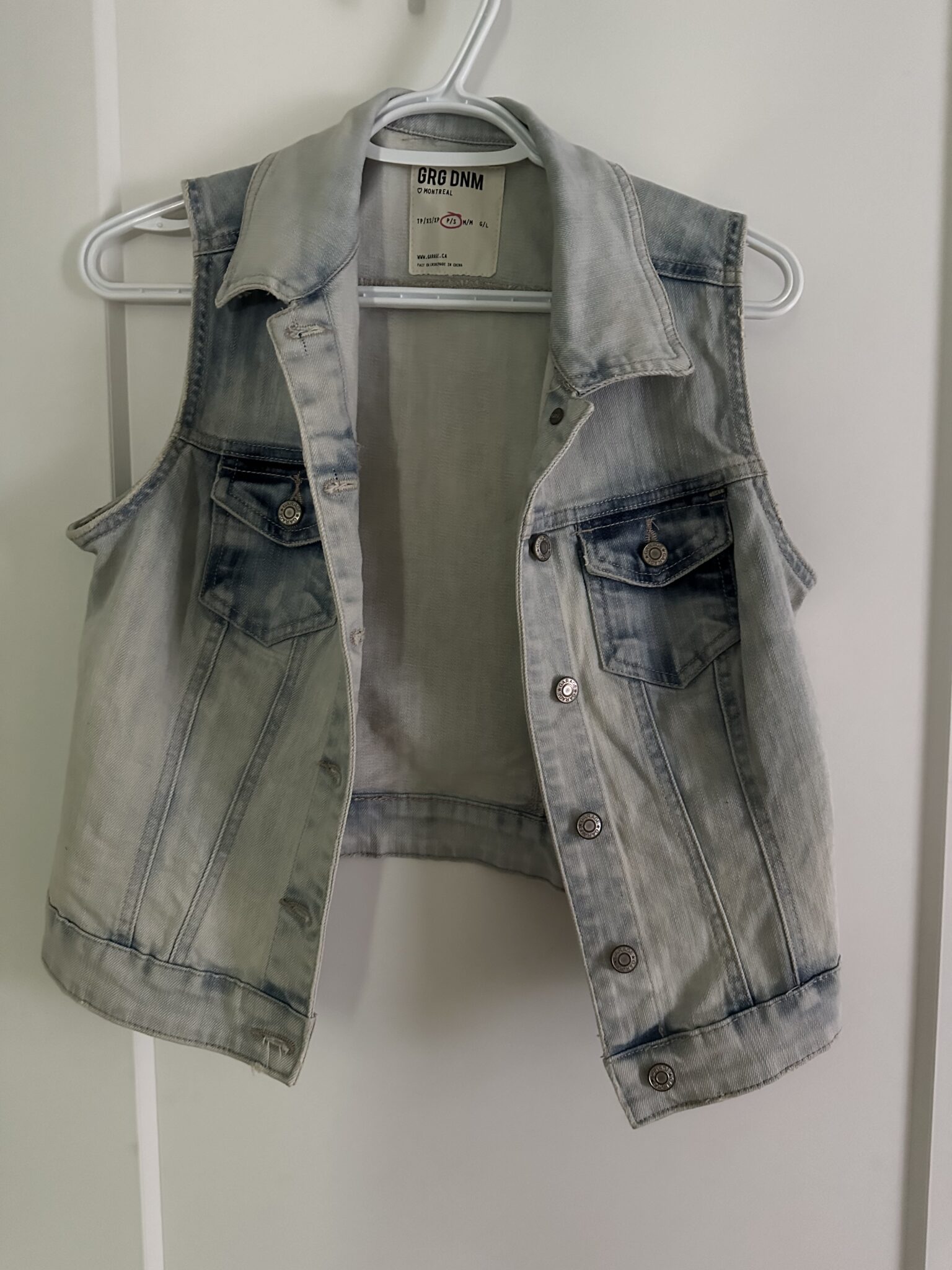 Featured image for Veste de jeans sans manche
