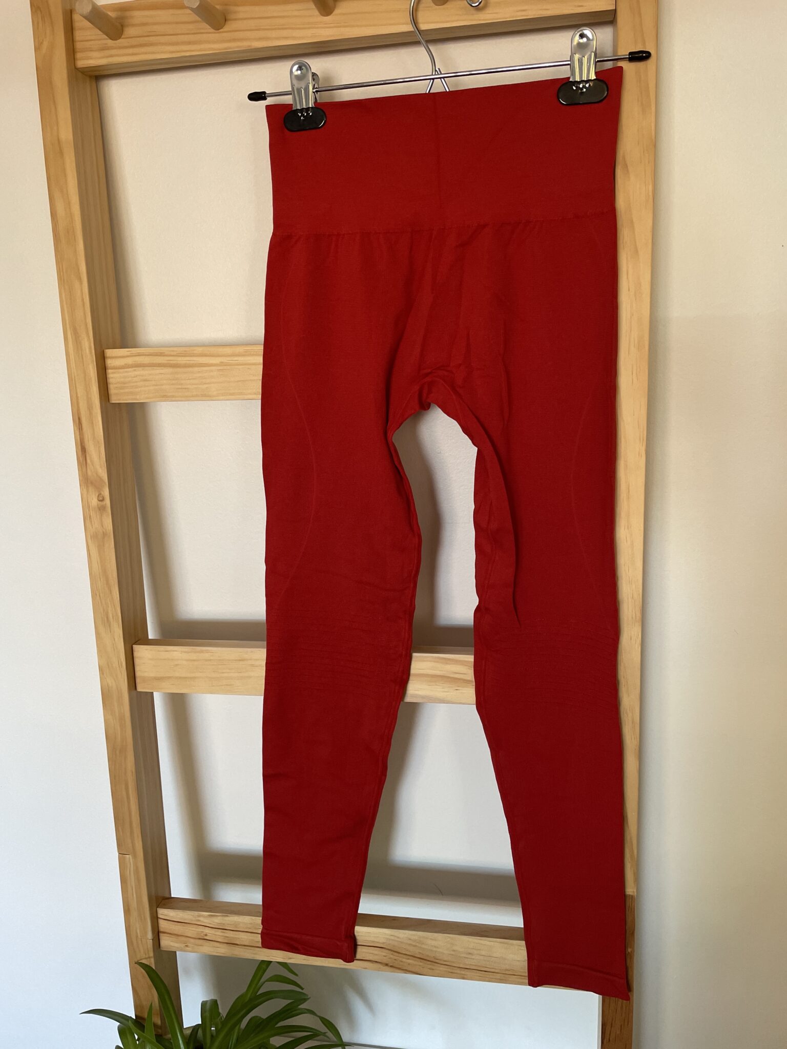 Featured image for Legging rouge Rachel
