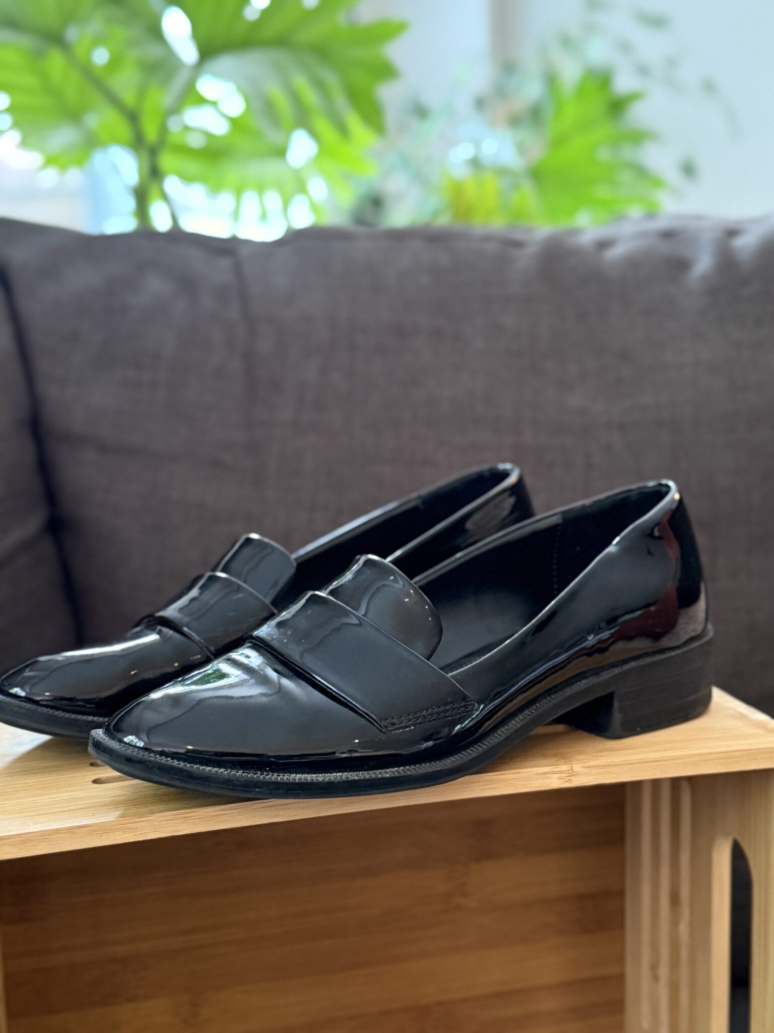 Featured image for Flâneurs en cuir vernis