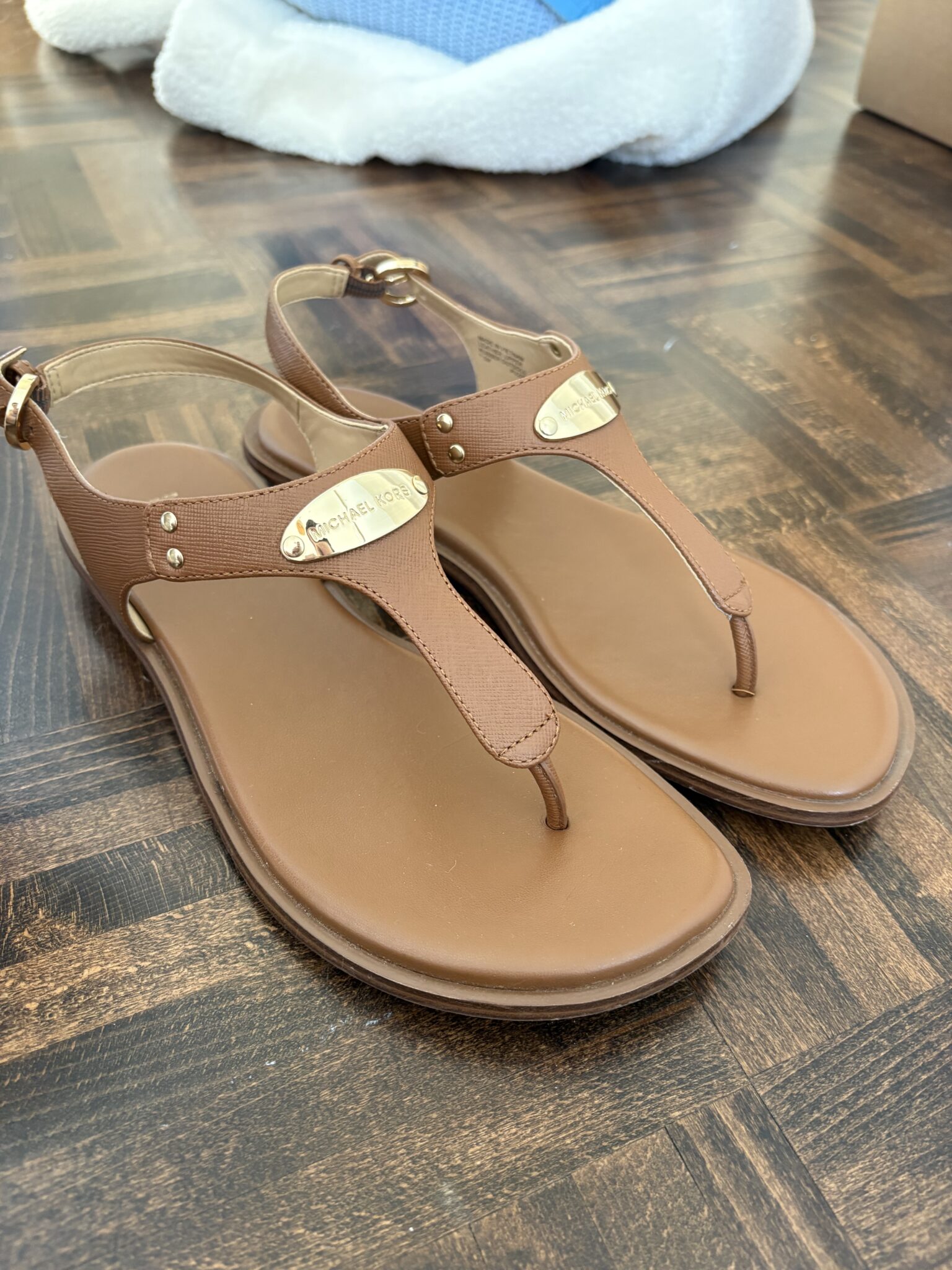 Featured image for Sandales brune Michael Kors