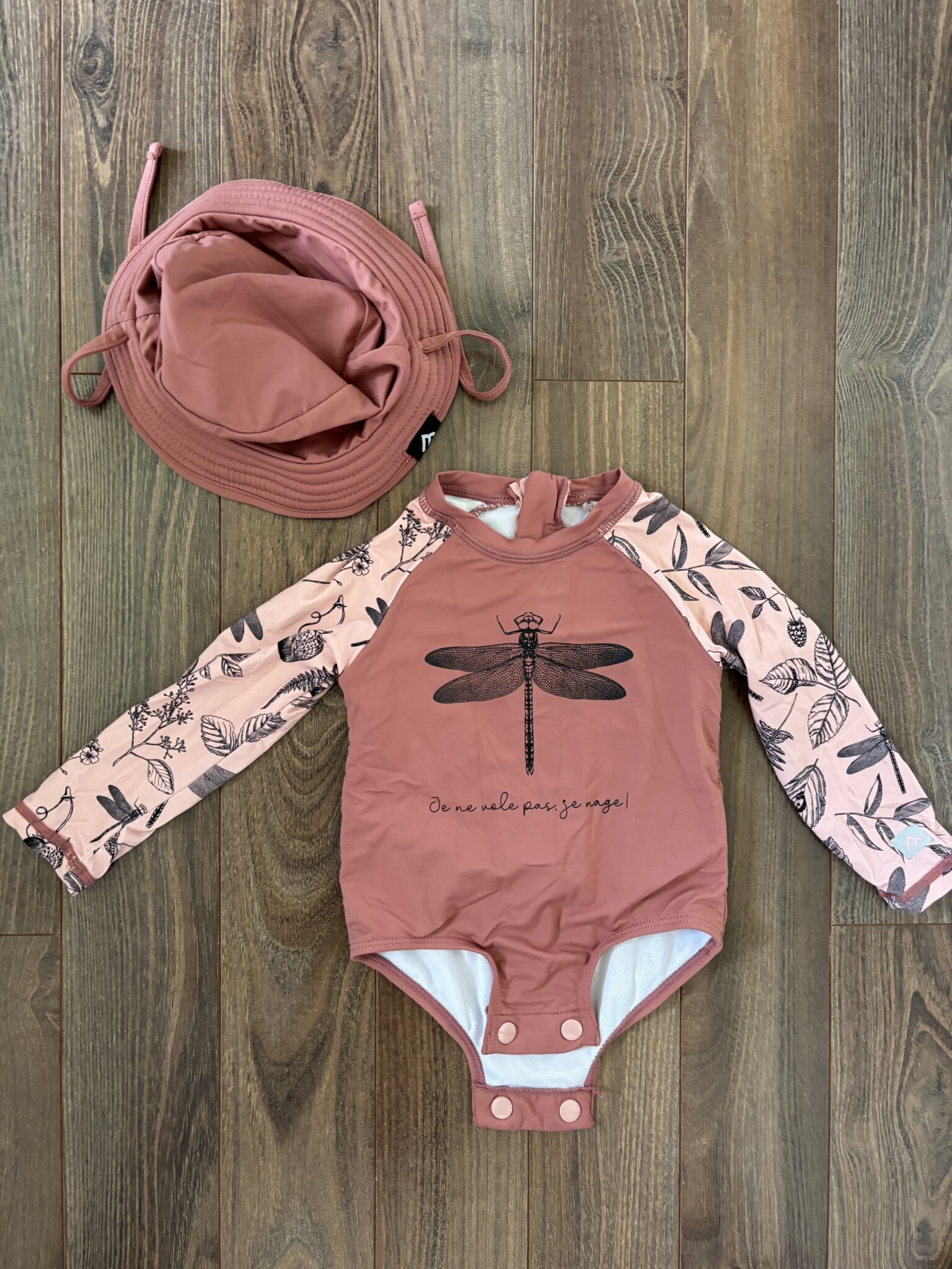 Featured image for Ensemble maillot et chapeau
