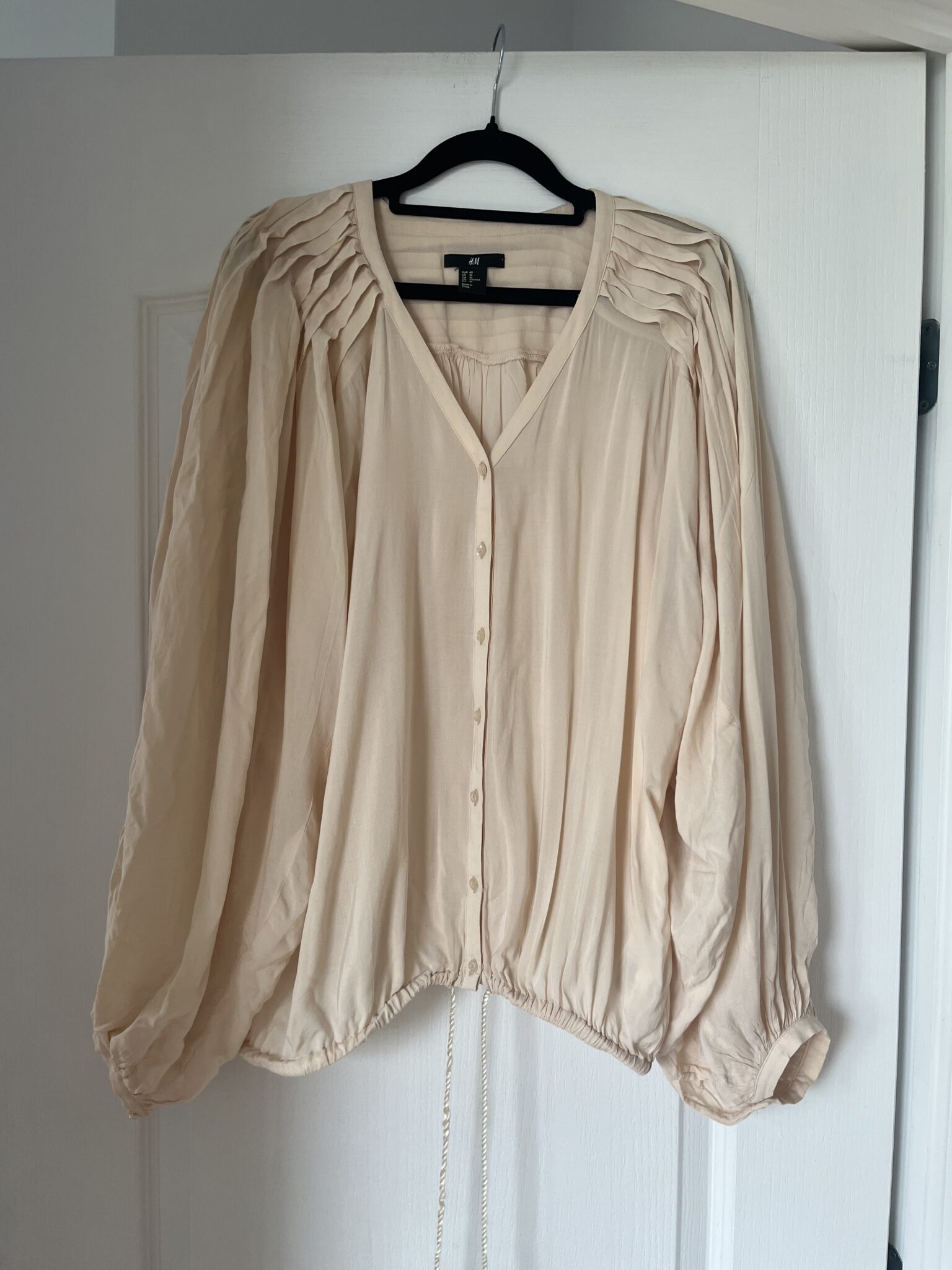 Featured image for H&M shirt size 40 woman