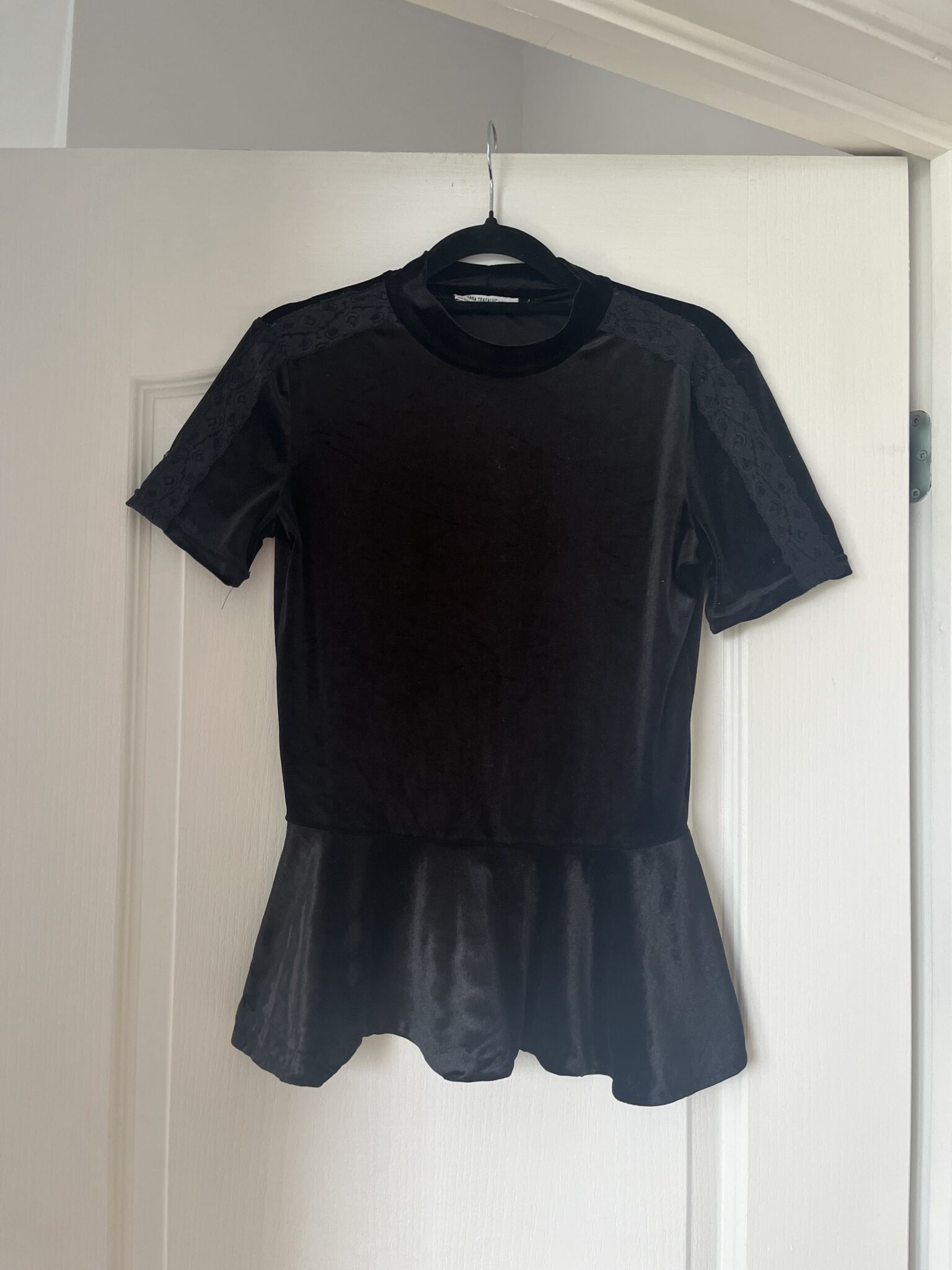 Image for Zara pelplum top size S black velvet