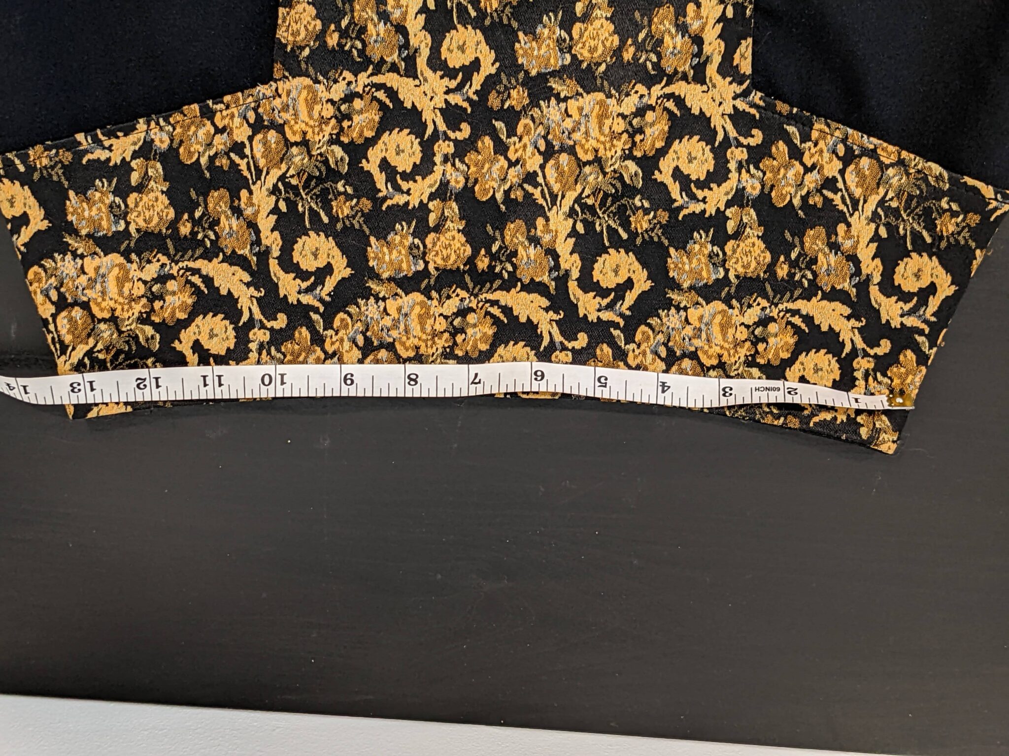 Image for Jupe droite noire et or des designers canadiennes Annie 50