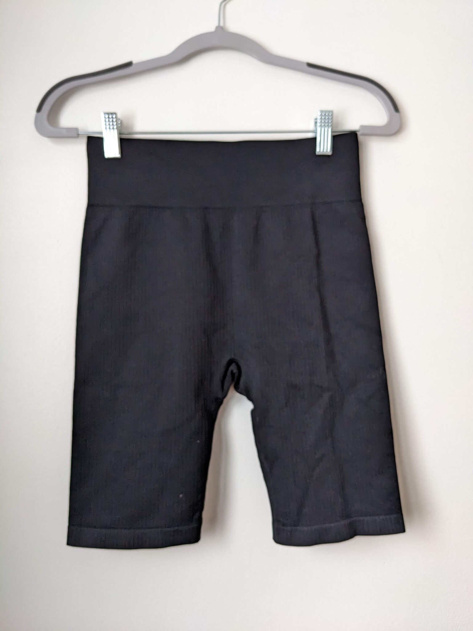 Featured image for Short NEUF H&M Small S Noir