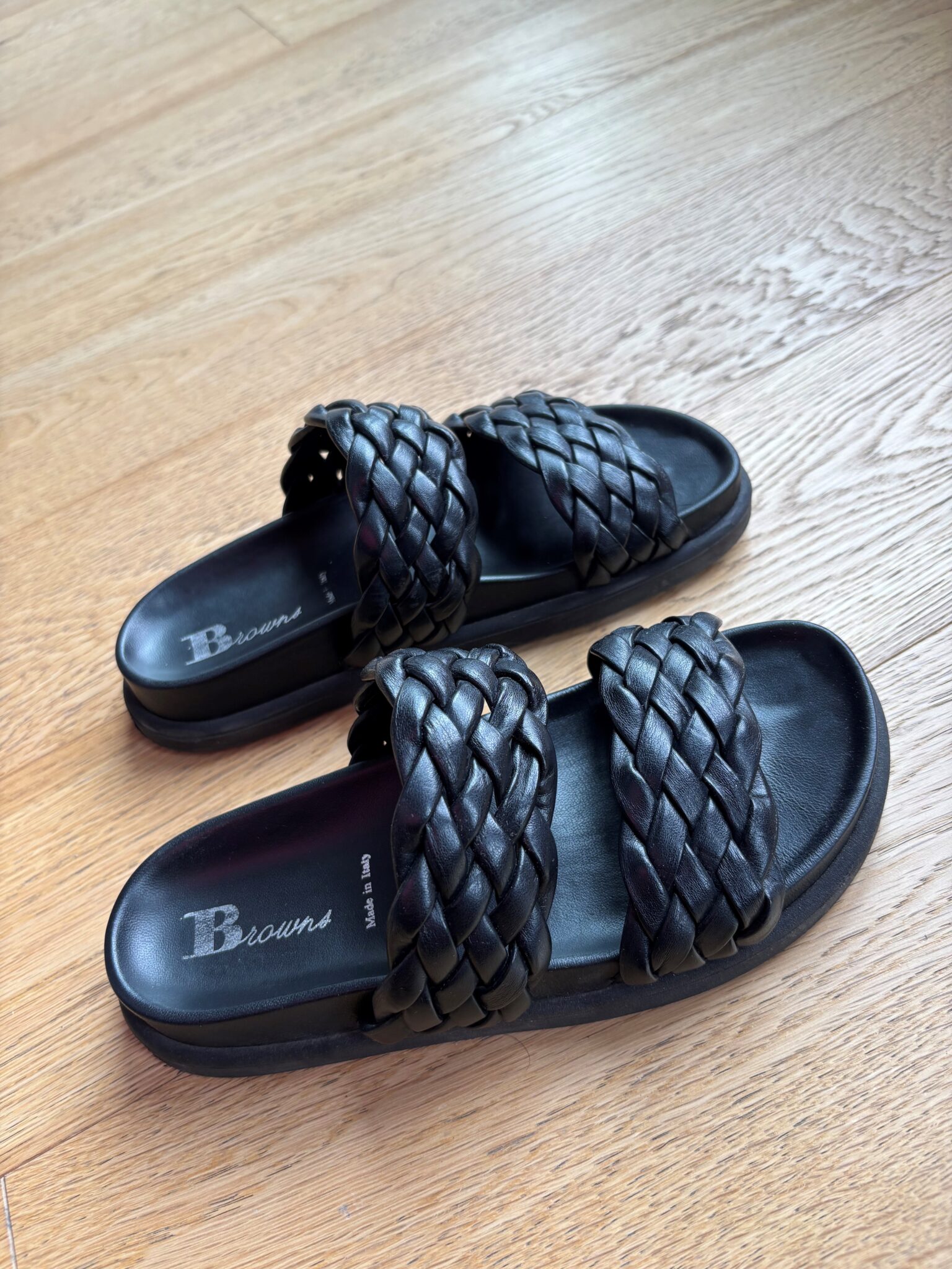 Featured image for Sandales en cuire Browns Shoes