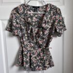 Featured thumbnail for Atmosphere Top wrap Floral ruffle Women 4 Small shirt short sleeve black pink