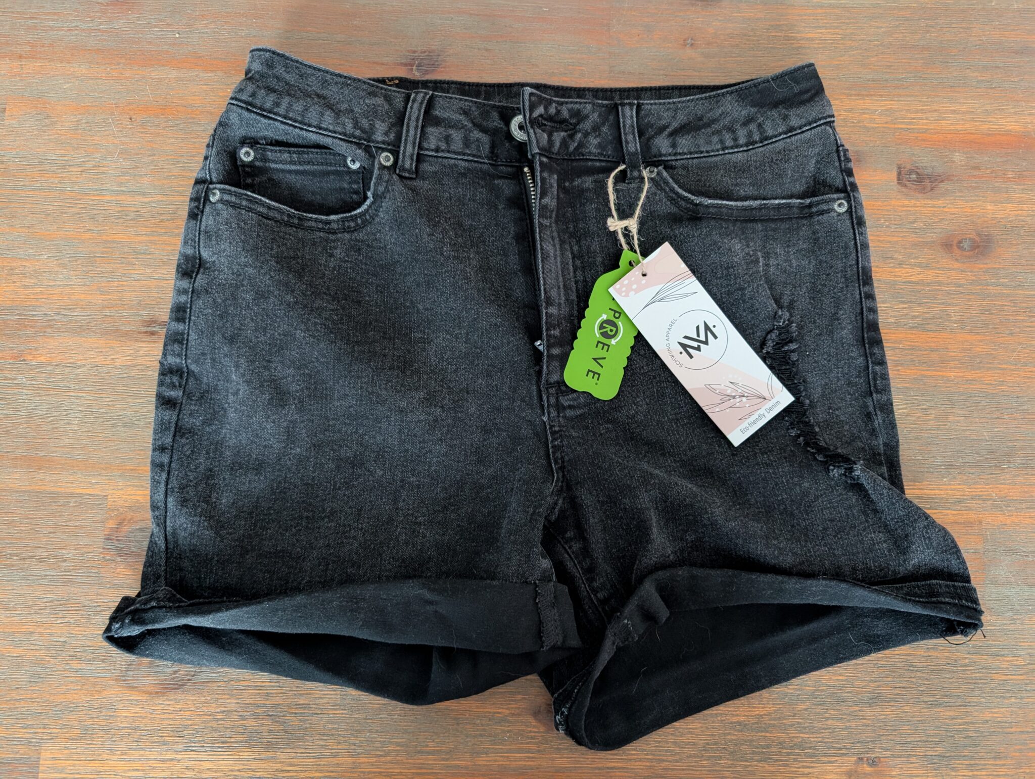 Featured image for Short Schwiing apparel