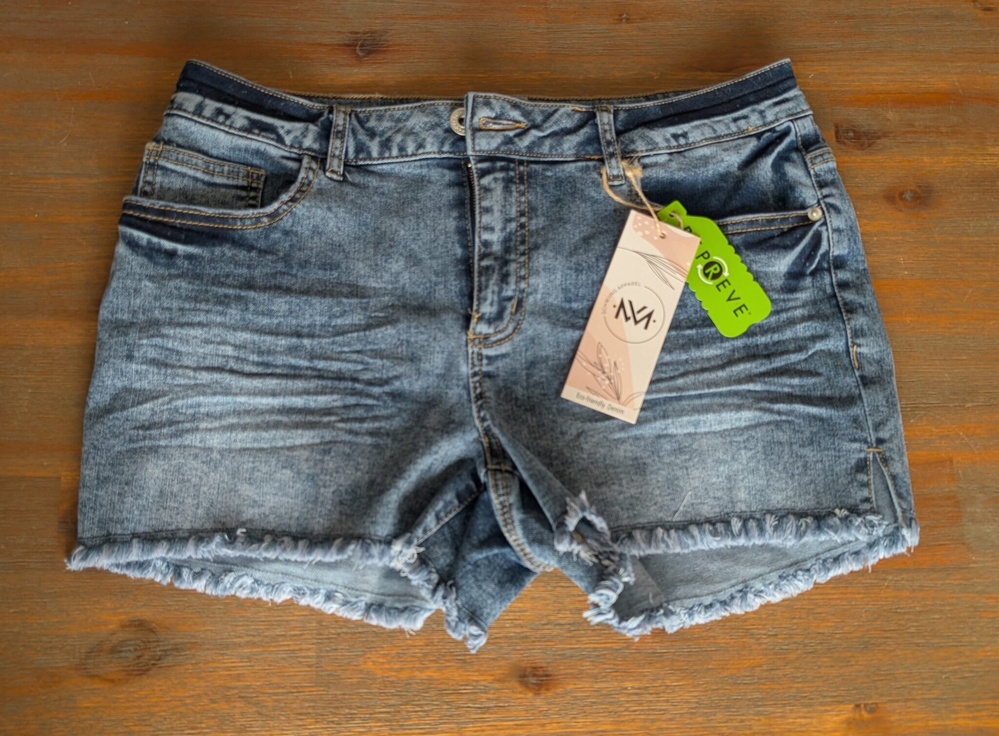 Featured image for Short Schwiing apparel
