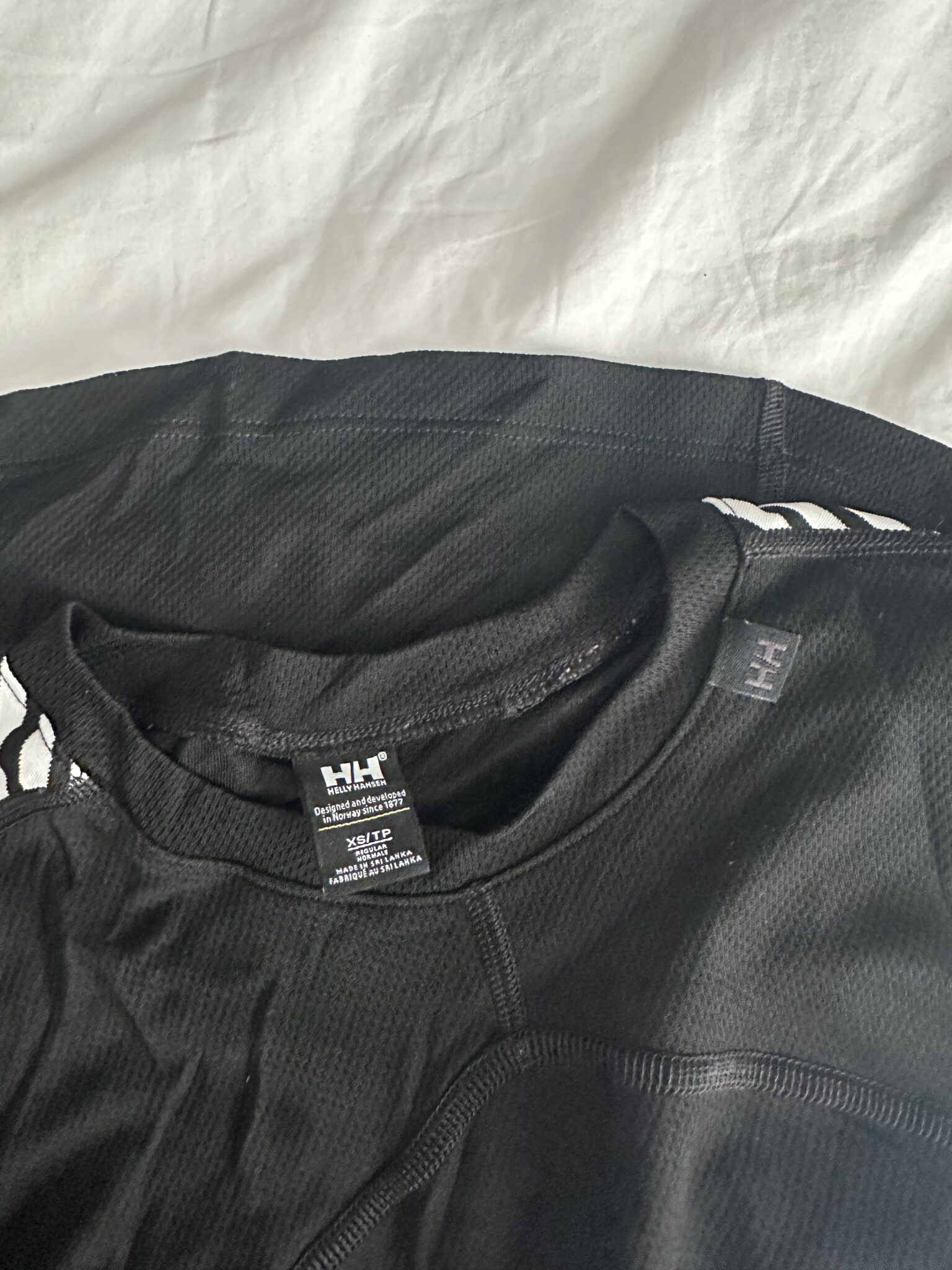 Image for Pantalon Helly Hansen LIFA® pour femme et sous-vêtement Helly Hansen LIFA® à manches longues et col ras du cou pour femme.