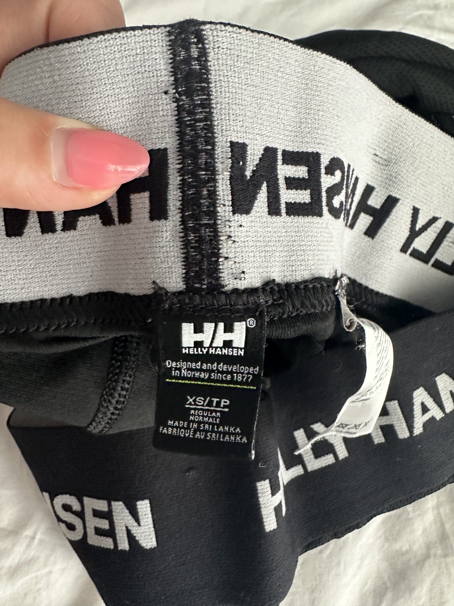 Image for Pantalon Helly Hansen LIFA® pour femme et sous-vêtement Helly Hansen LIFA® à manches longues et col ras du cou pour femme.
