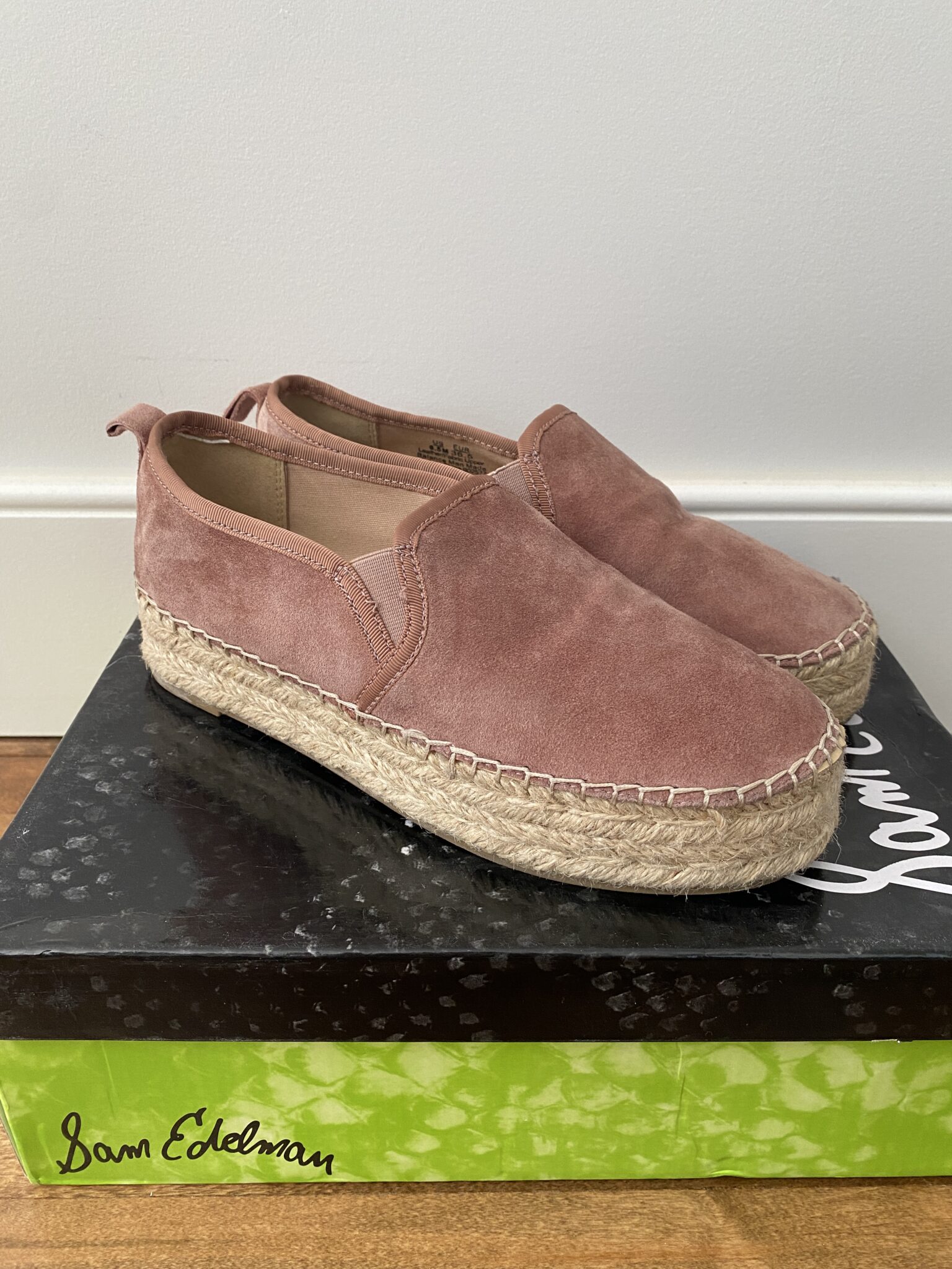 Featured image for Chaussures Sam Edelman en suède rose