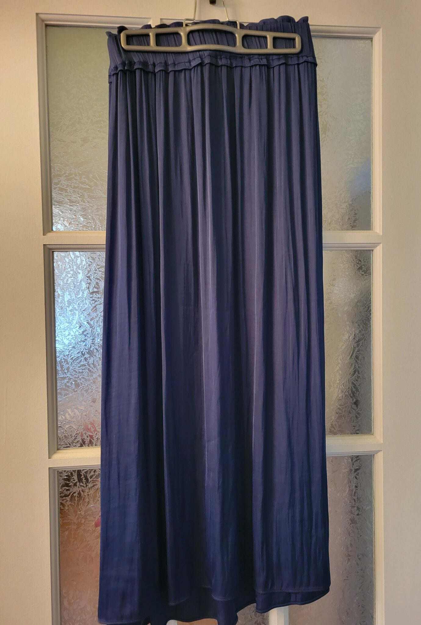 Featured image for Jupe satinée bleue
