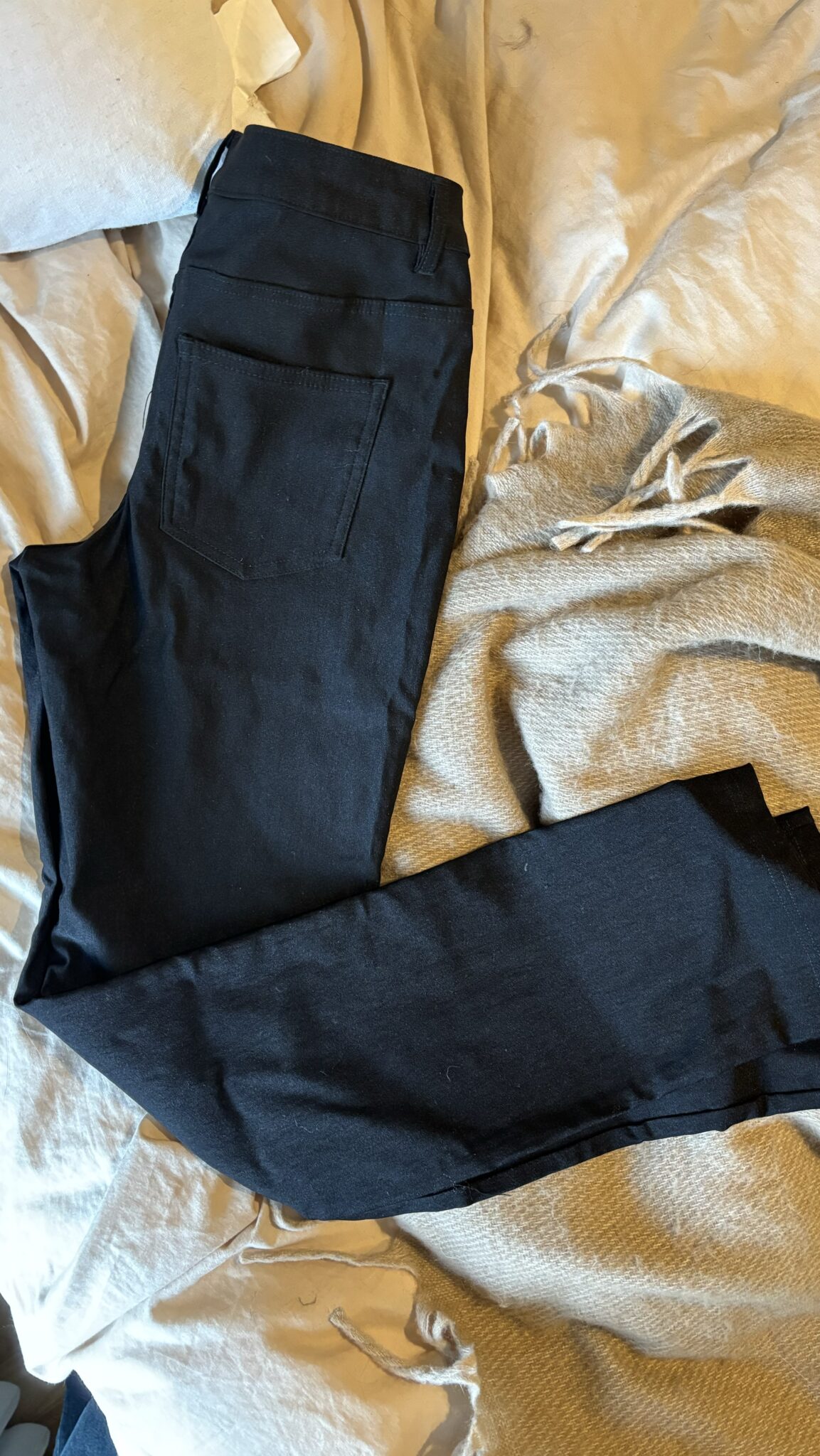 Featured image for Pantalon noir droit
