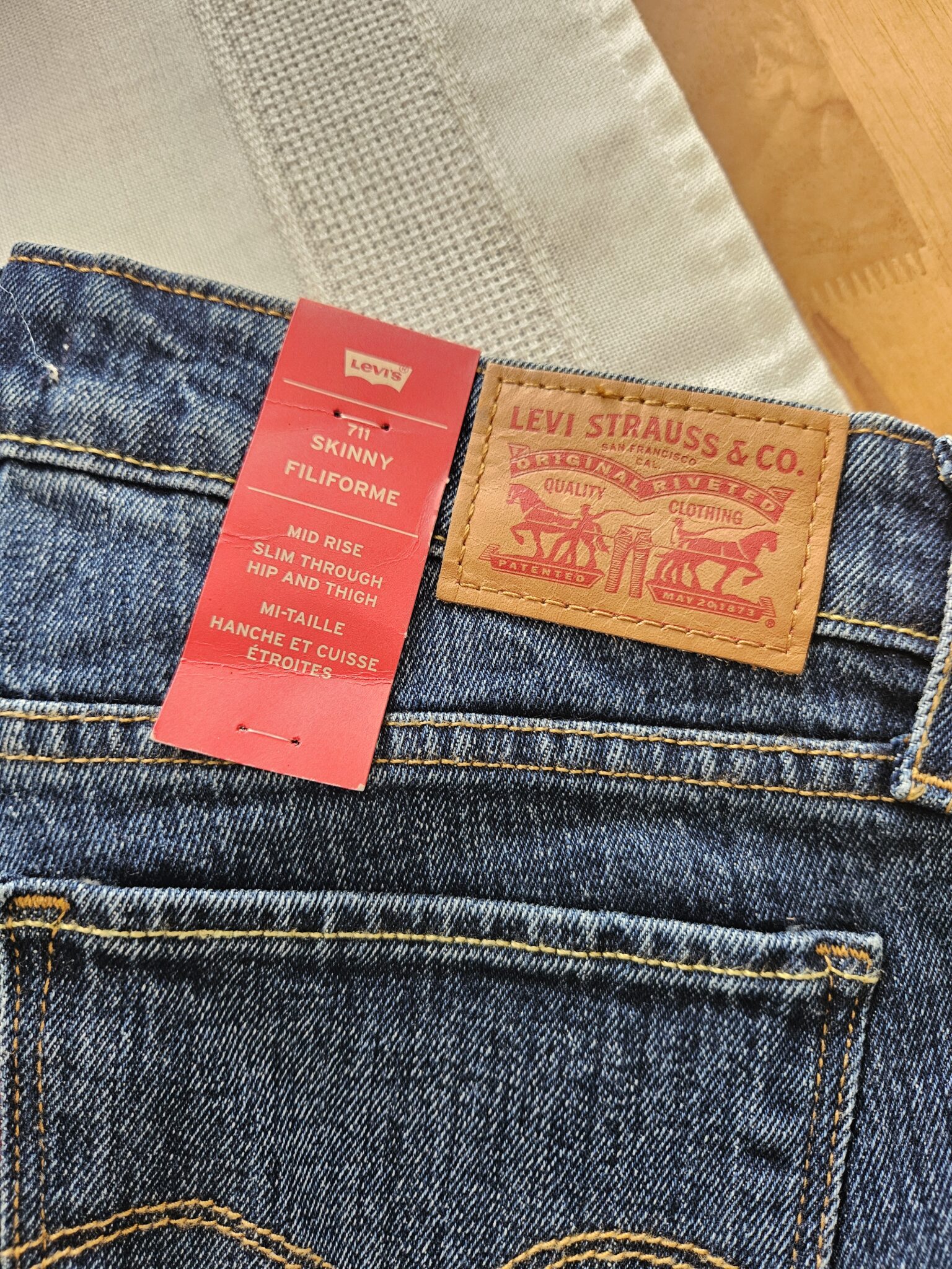 Image for Levis 711, 29'x34'