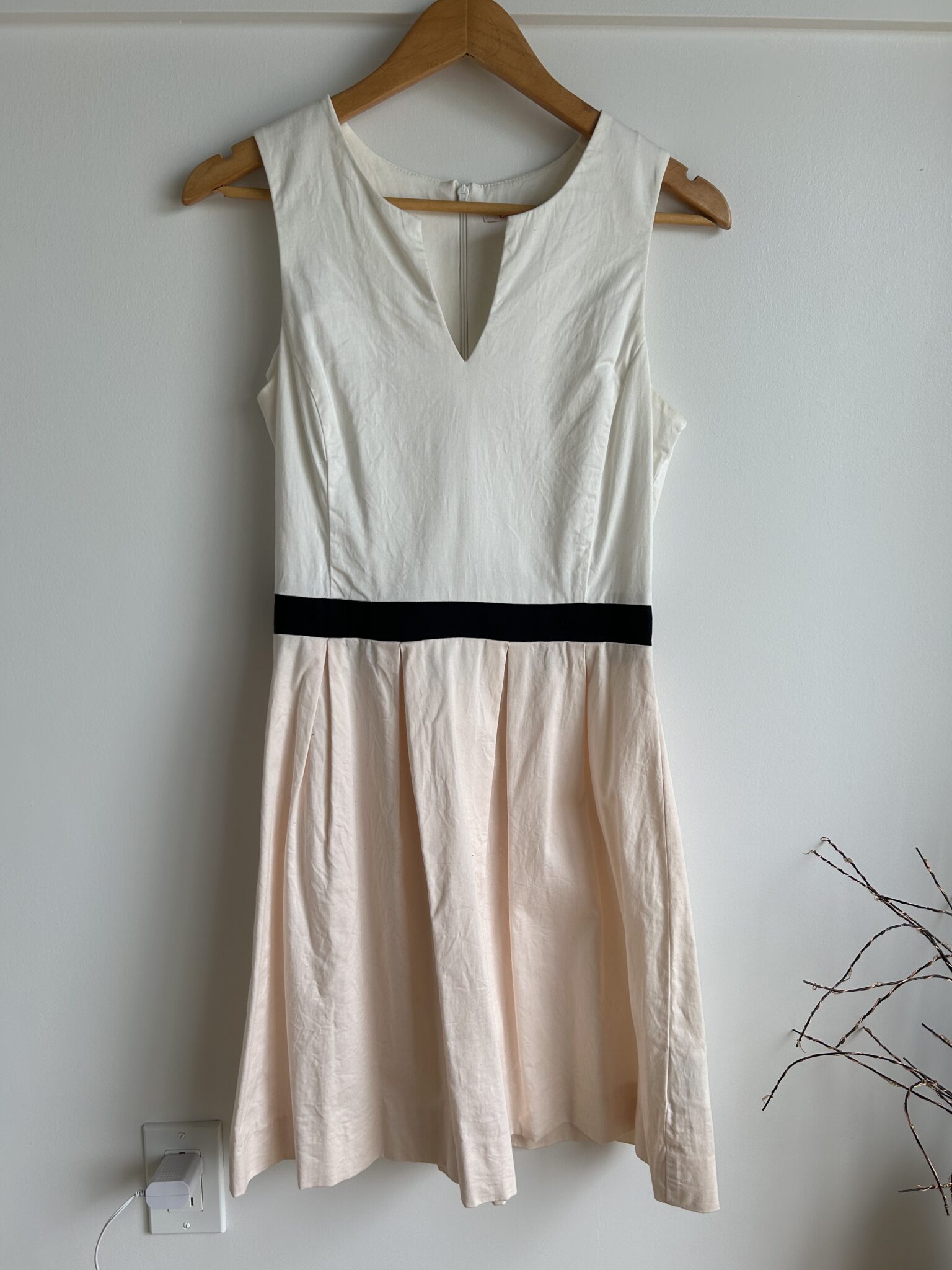 Featured image for Jolie robe blanche et rose