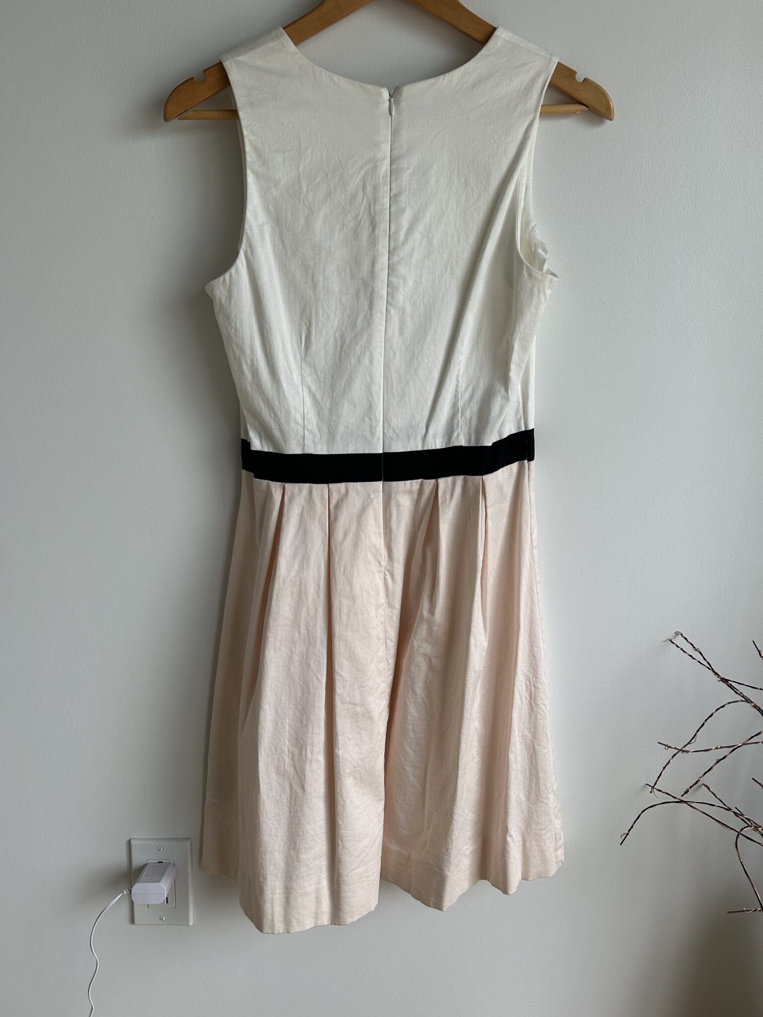Image for Jolie robe blanche et rose