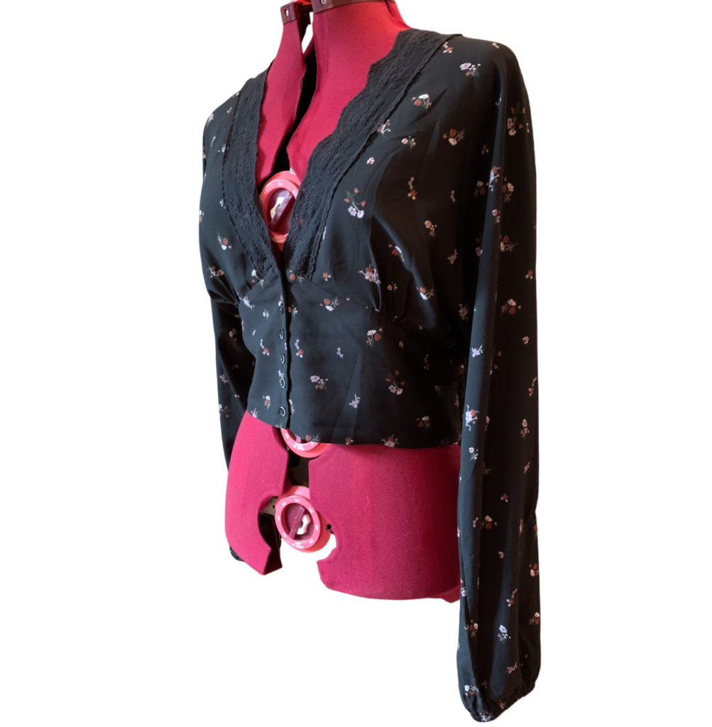 Featured image for ICONE - Large black short blouse short with lace plunging v-neck small flowers