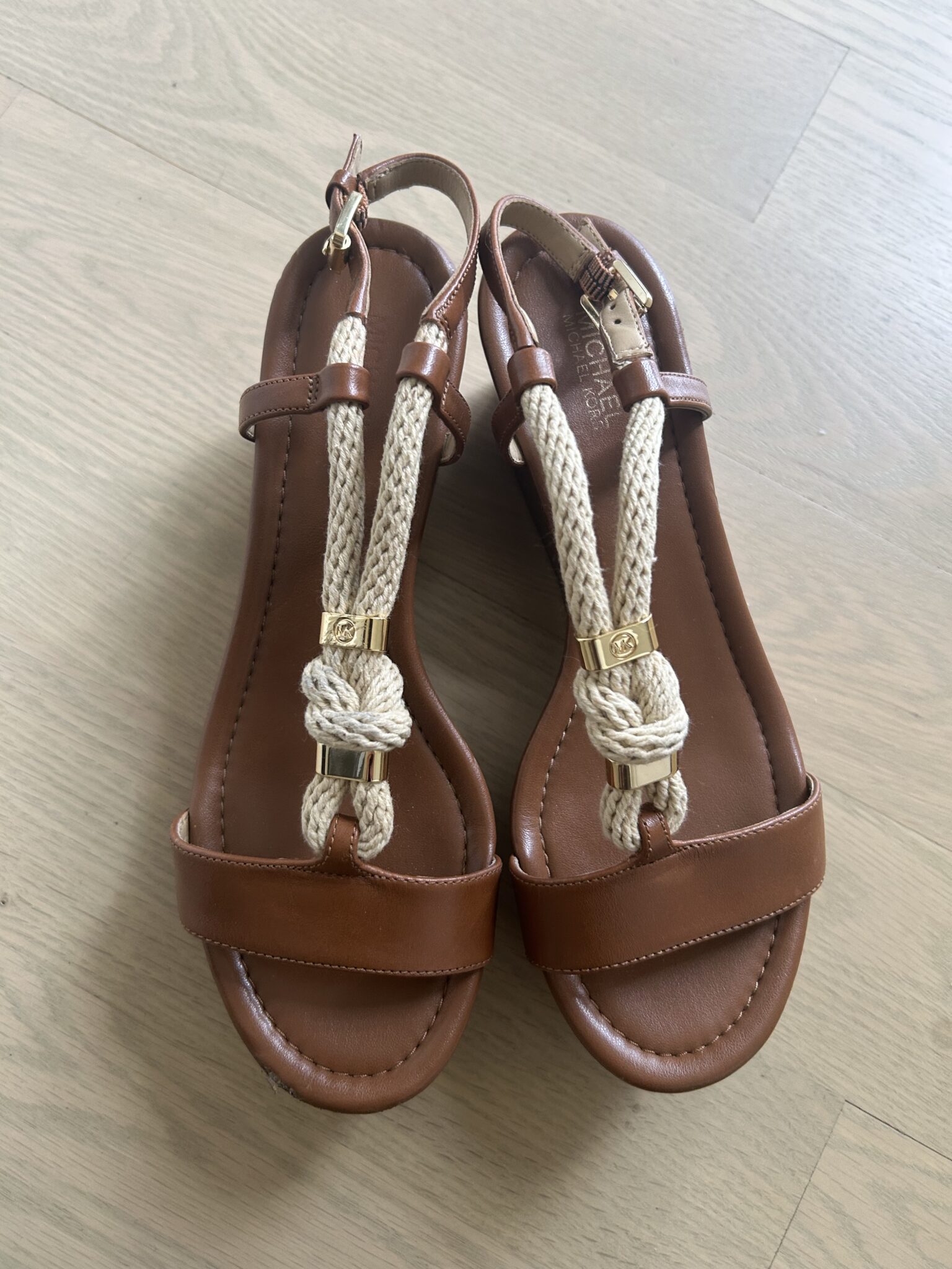 Featured image for Sandales cuir véritable Micheals Kors