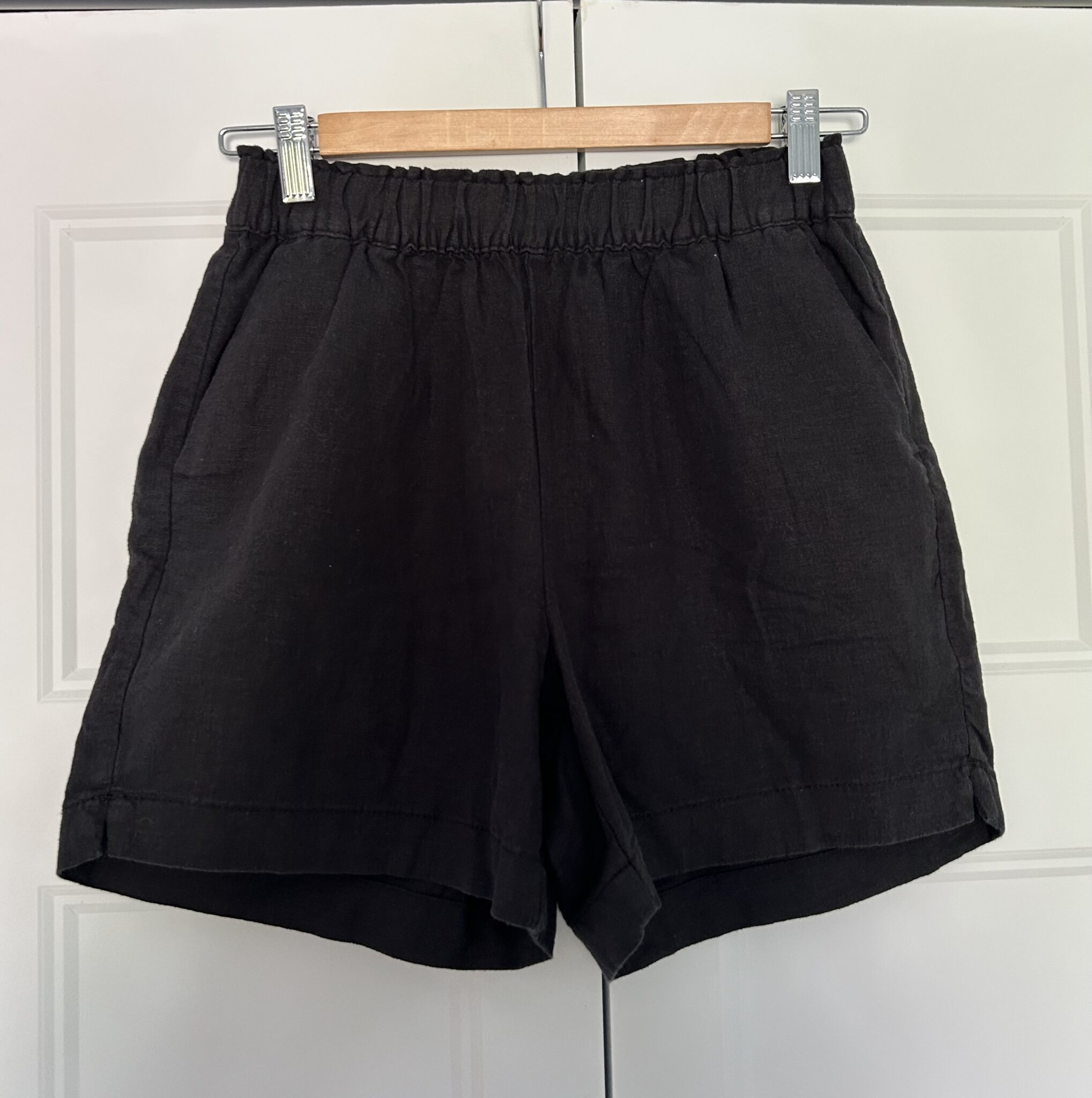 Featured image for Short en lin noir Reitmans