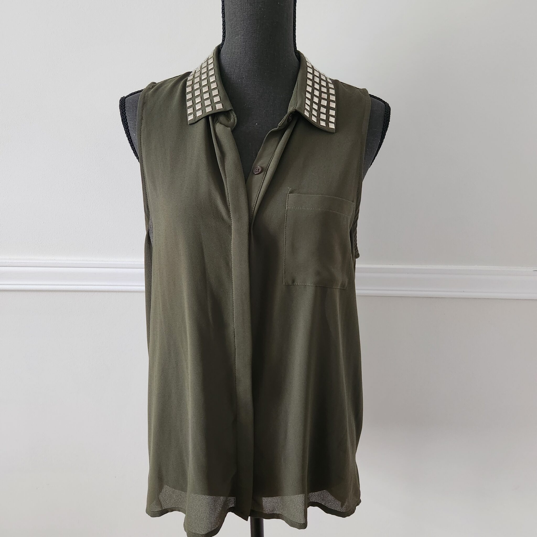 Featured image for Sleeveless blouse