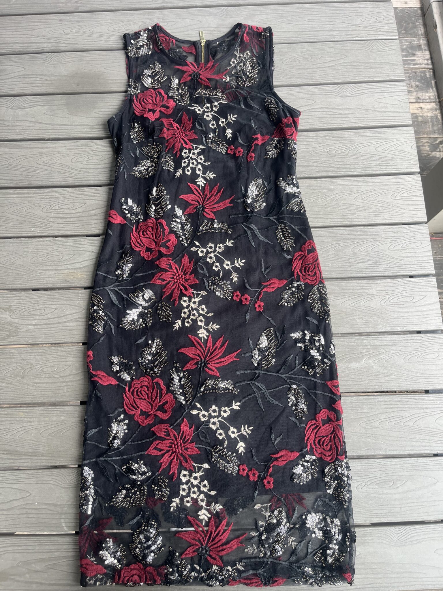 Featured image for Robe chic Calvin Klein noire avec fleurs