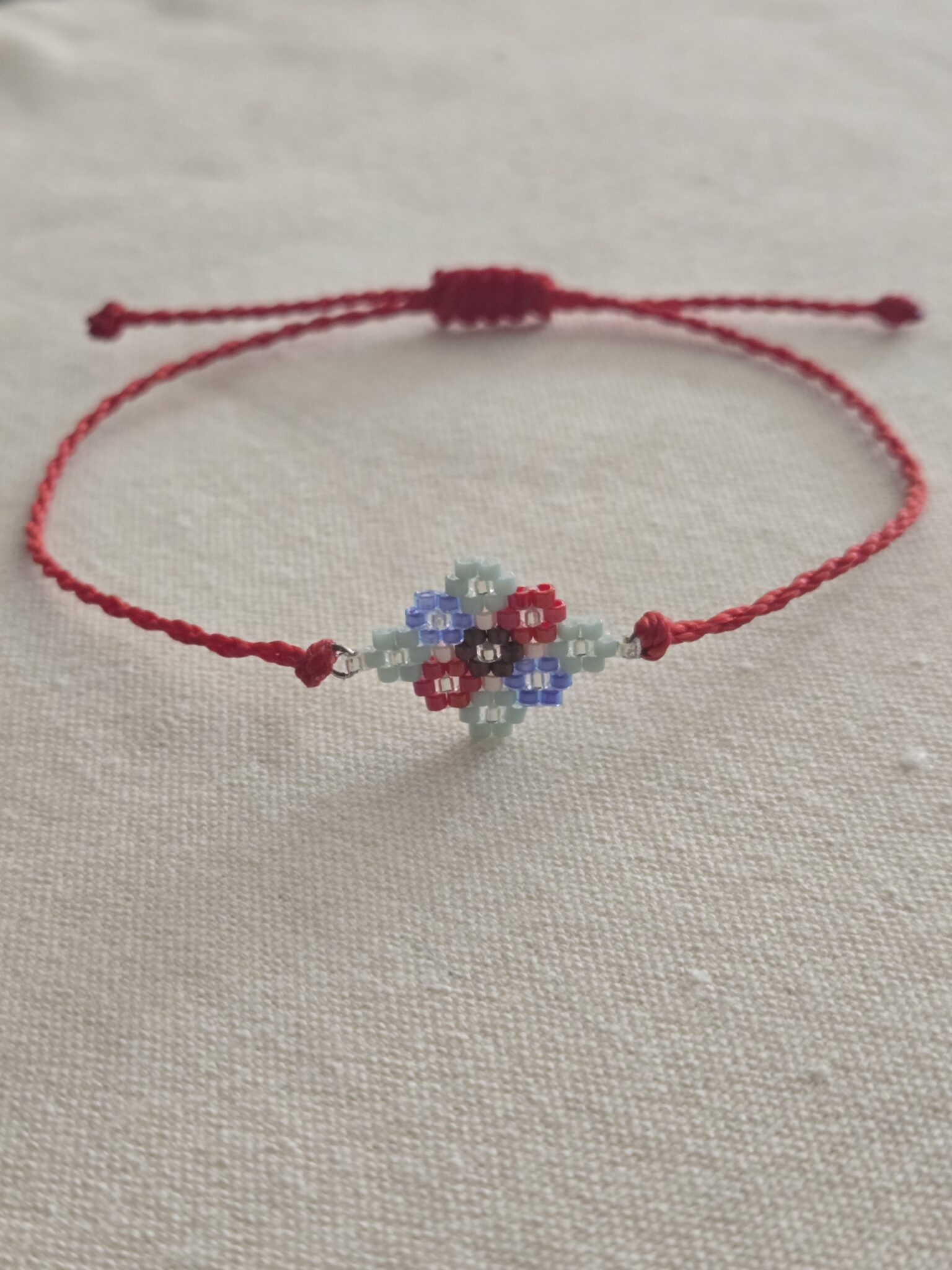 Featured image for SAGE BOHÈME adjustable bracelet in weaved pearl flowers - red