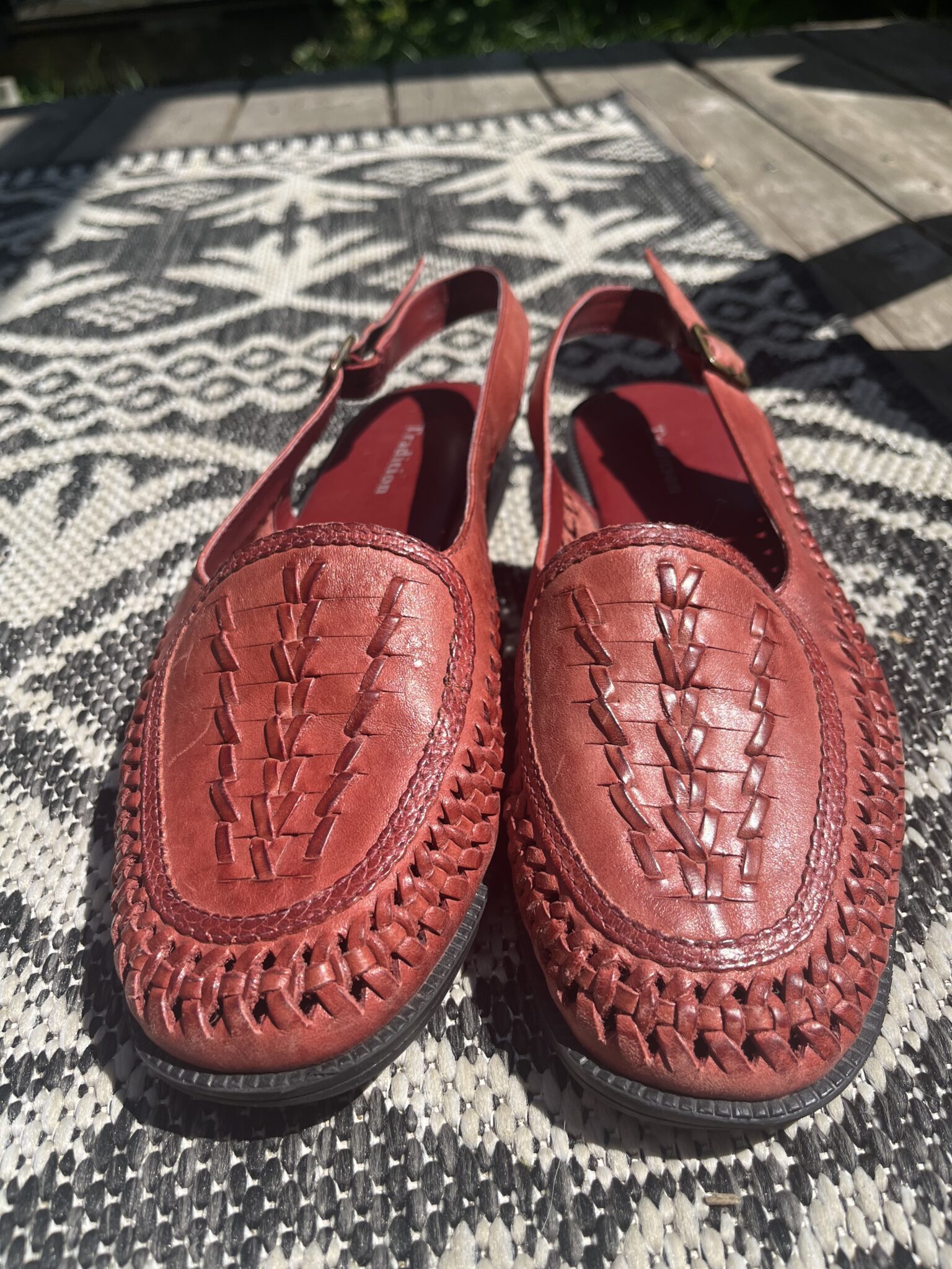 Image for Chaussure en cuir tressé