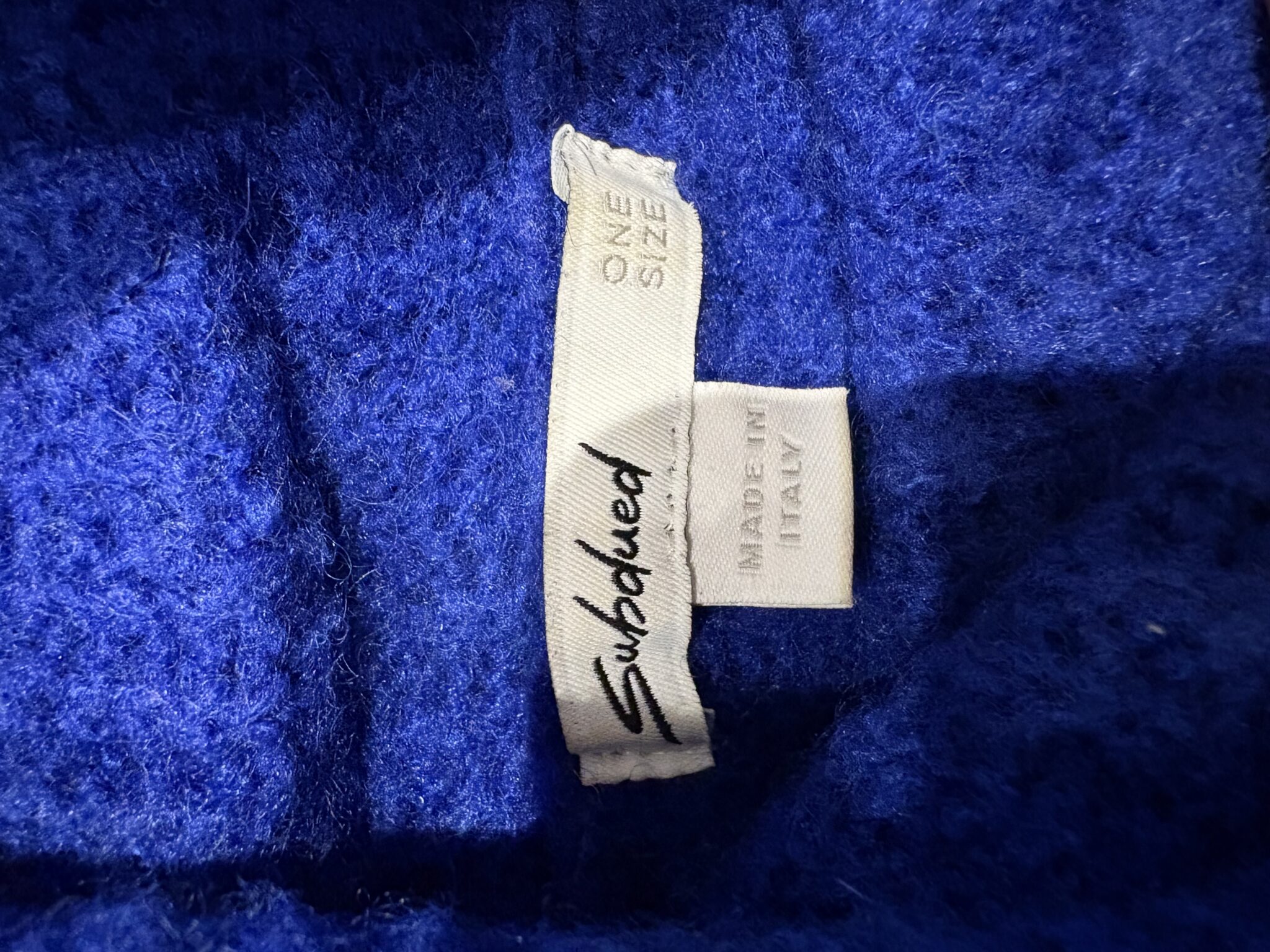 Image for Subdued turtleneck jumper in wool, Raglan style