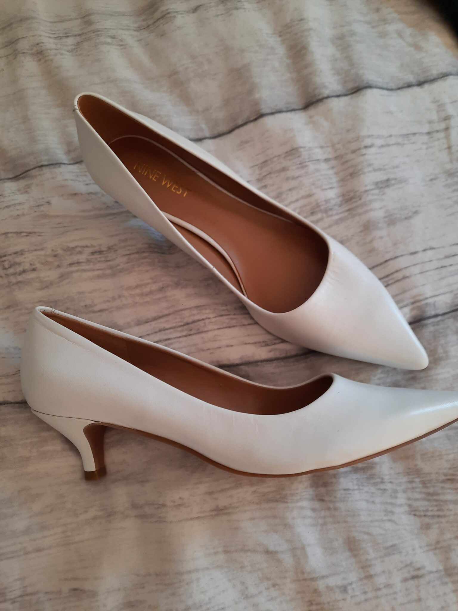 Featured image for Souliers à talons hauts blancs Nines West